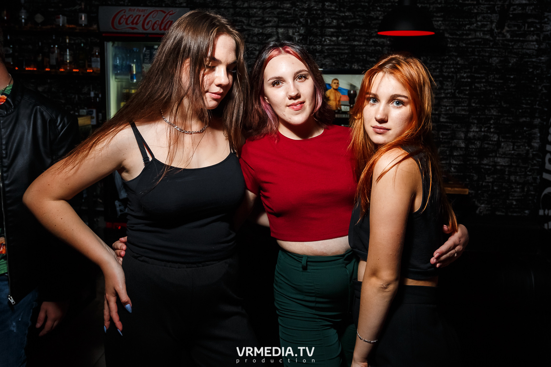 Выходные в баре «Глотай»