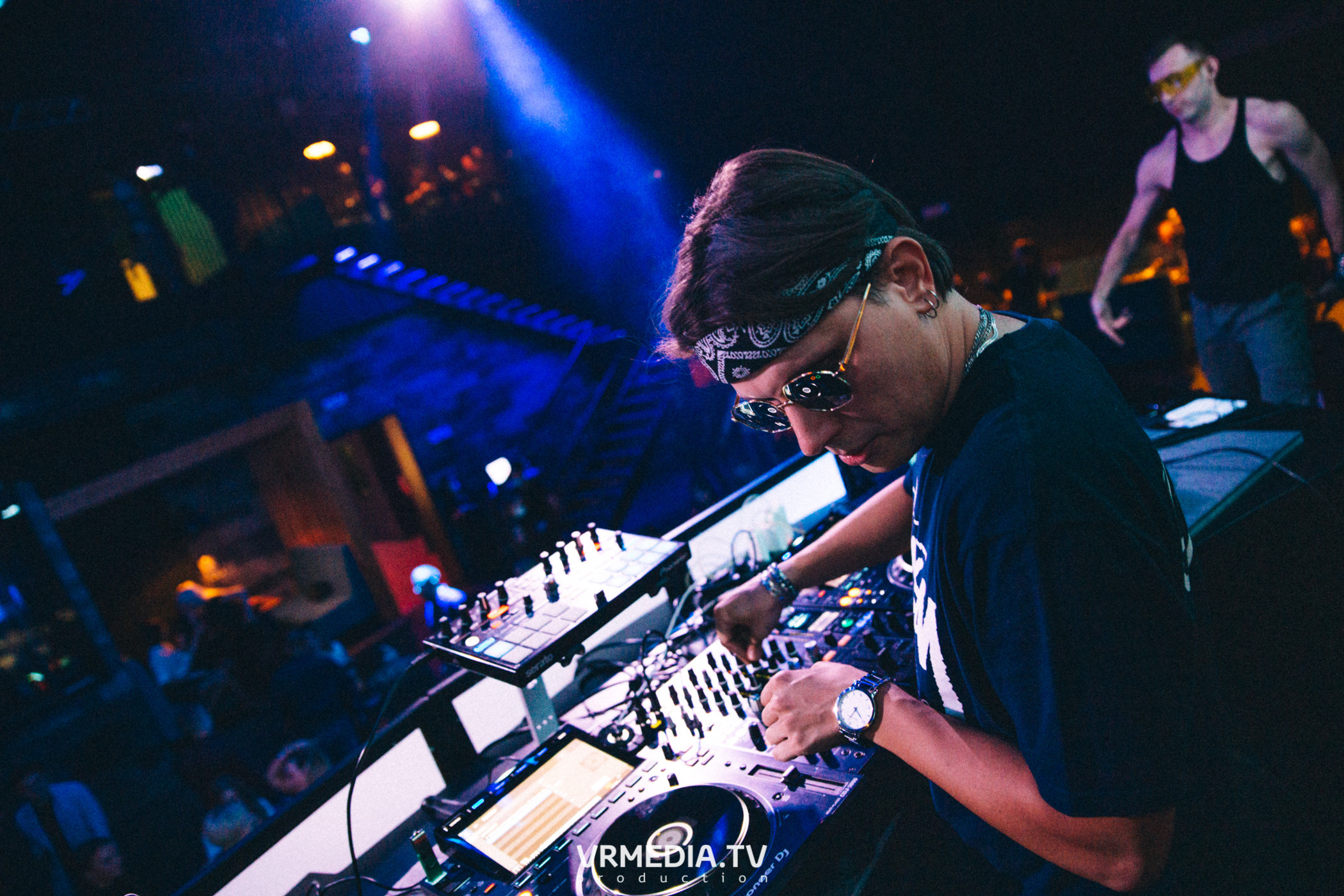 DJ Mikis в НК «Эфир»