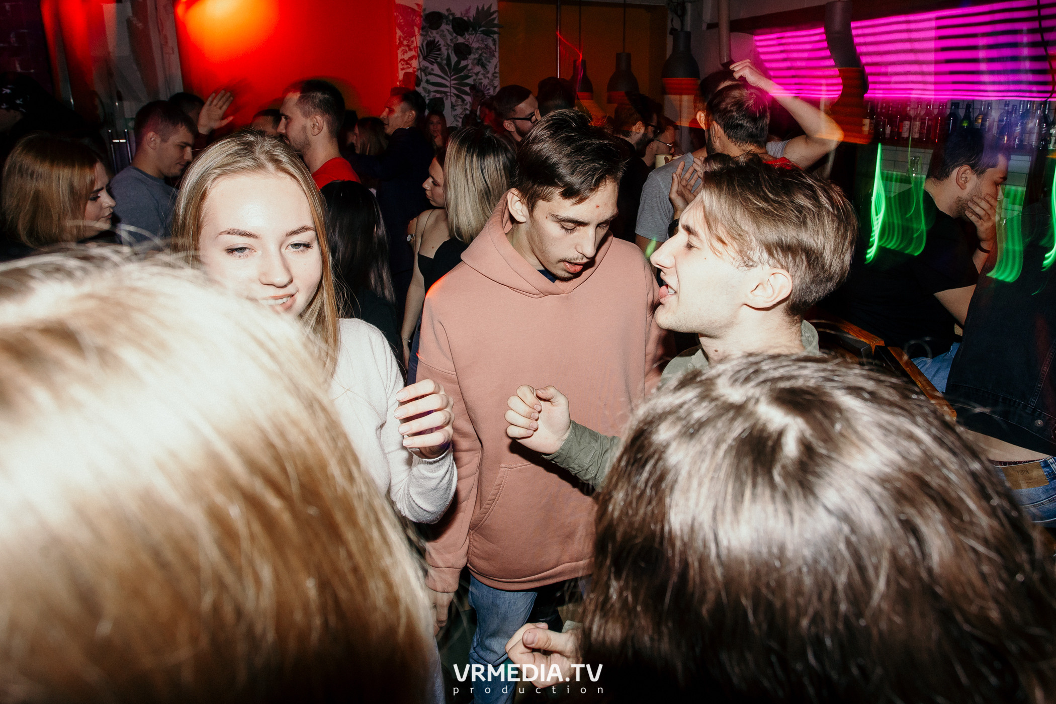 Выходные в баре «Cosmo»