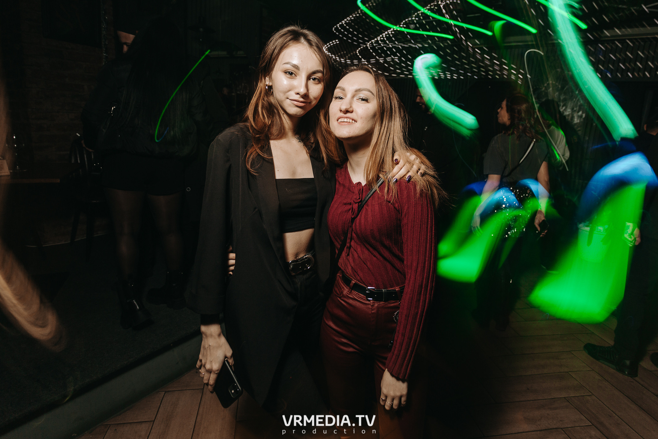 11 FRIENDS OF CHAO. Grotesque (SPB)