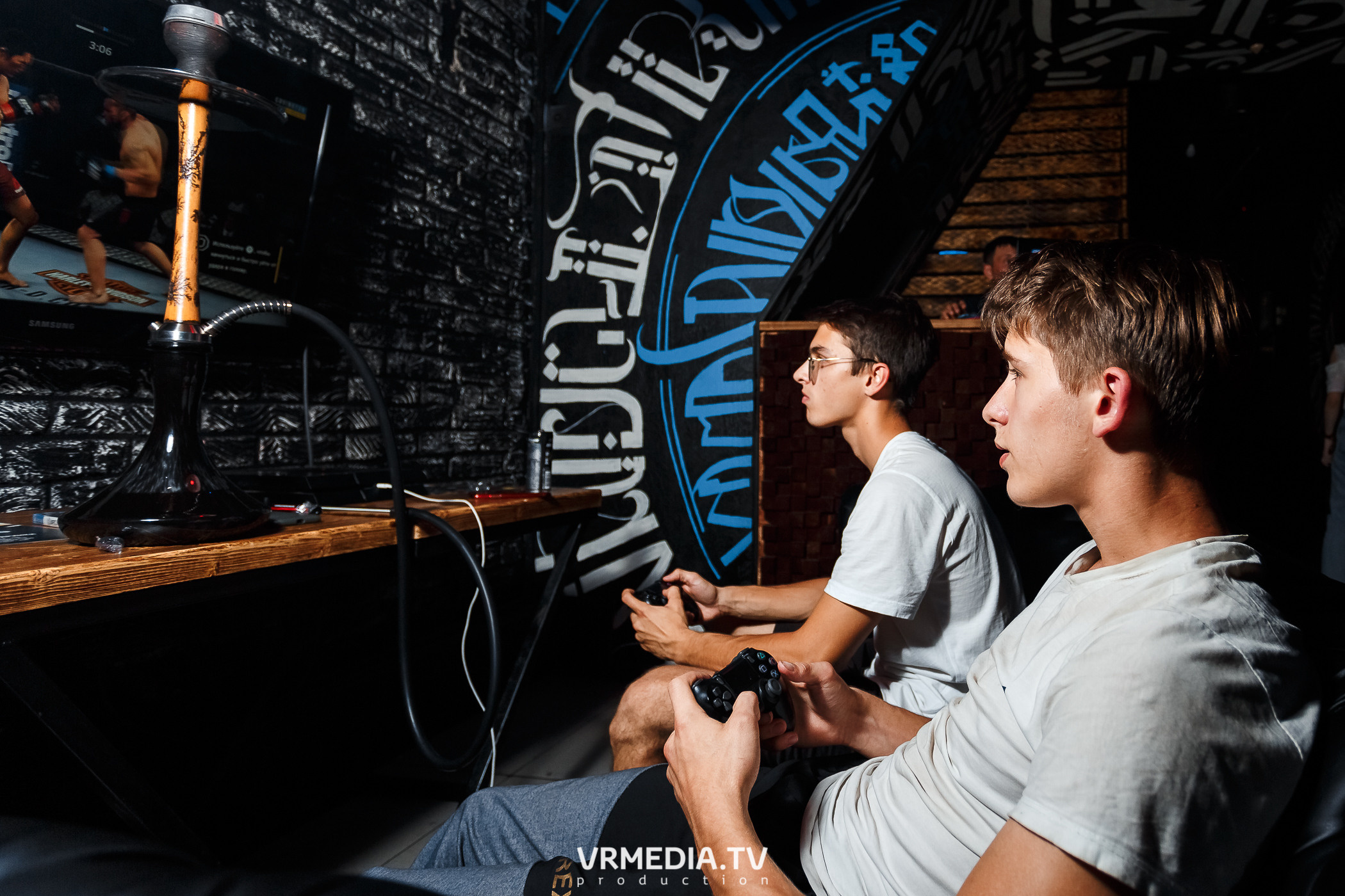 Выходные в баре «Глотай»