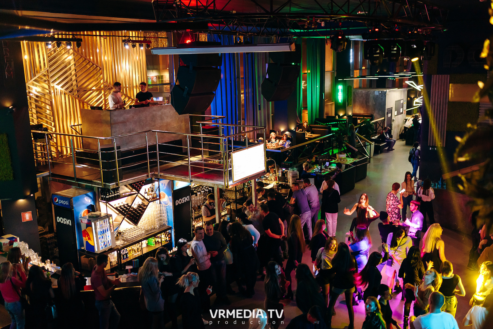 Выходные в баре «DOSKI»