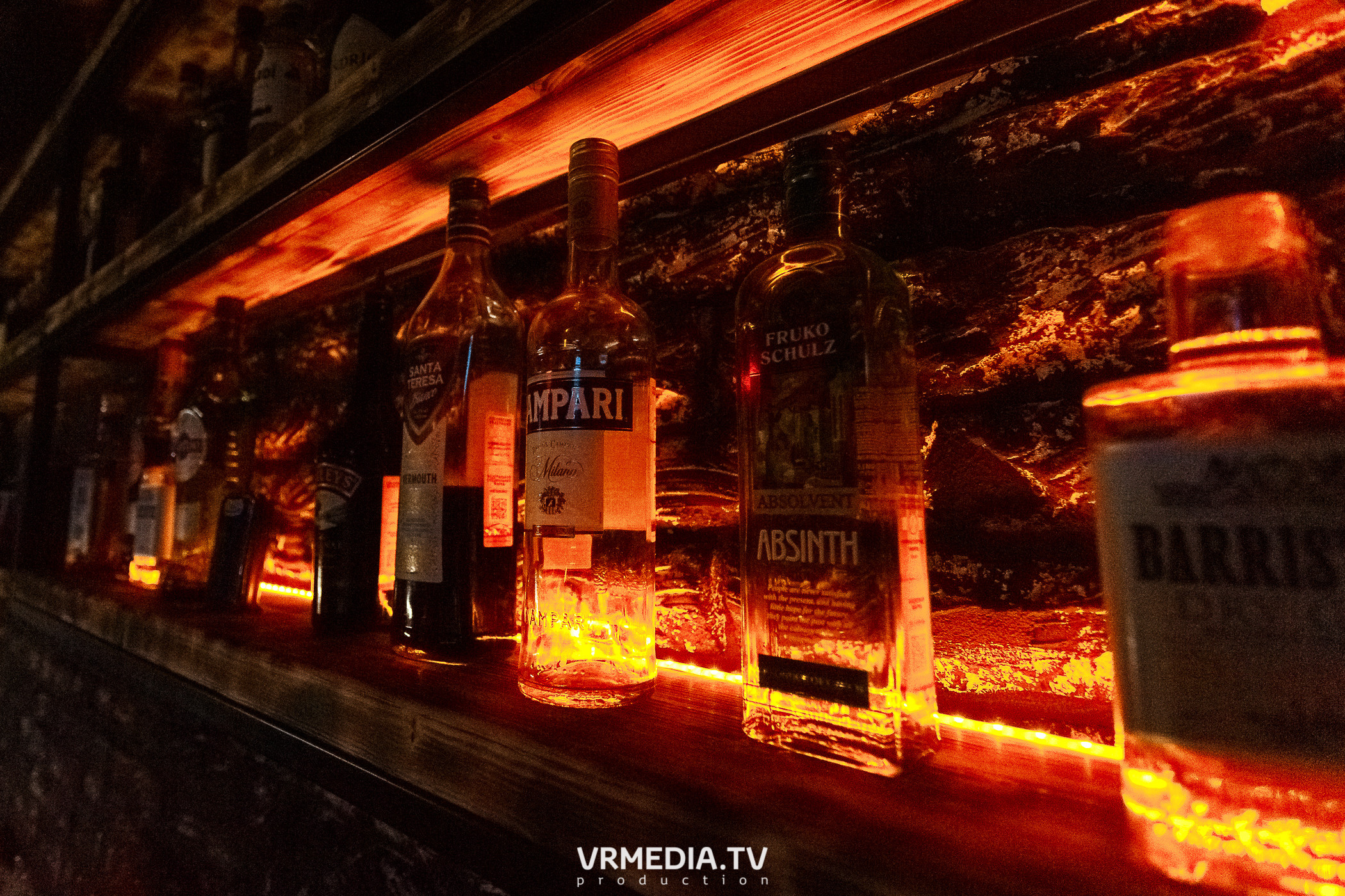 Выходные в баре «Глотай»