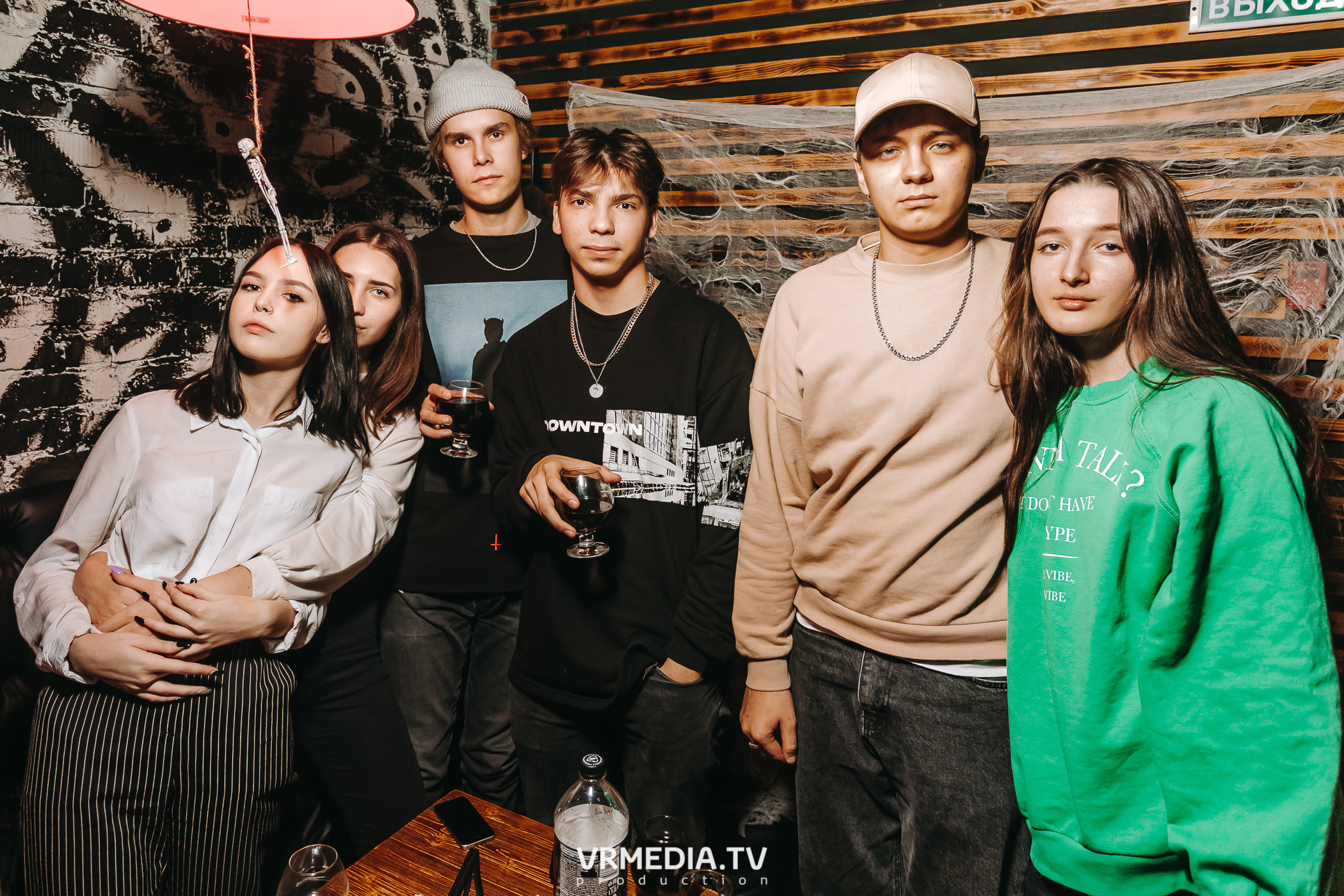 Halloween в баре «Глотай»