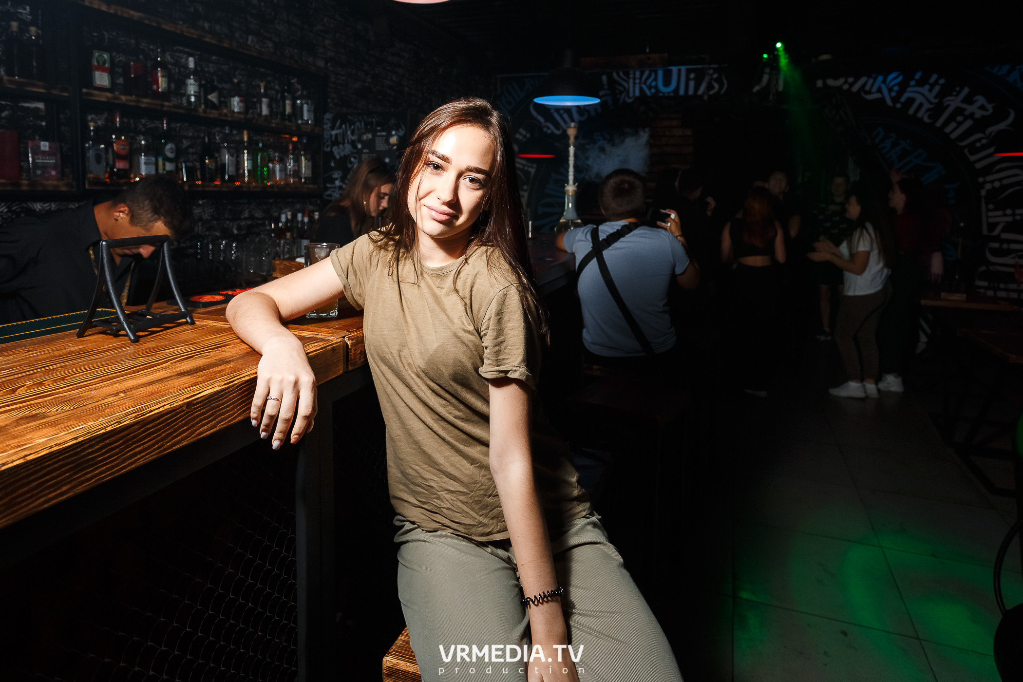 Выходные в баре «Глотай»