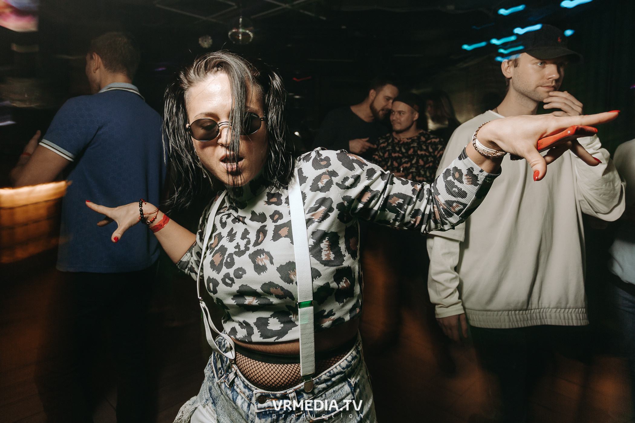 11 FRIENDS OF CHAO. Grotesque (SPB)