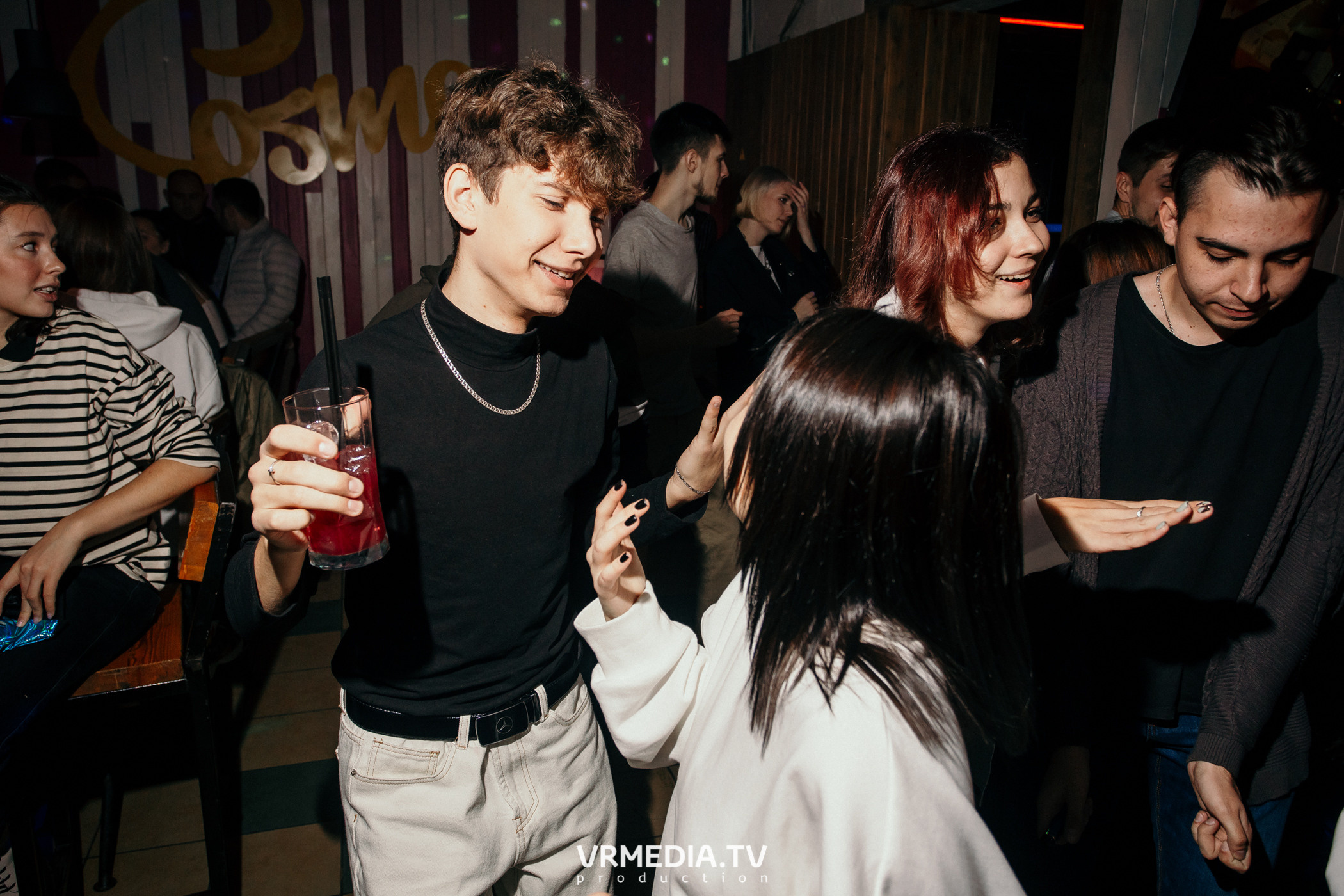 Выходные в баре «Cosmo»