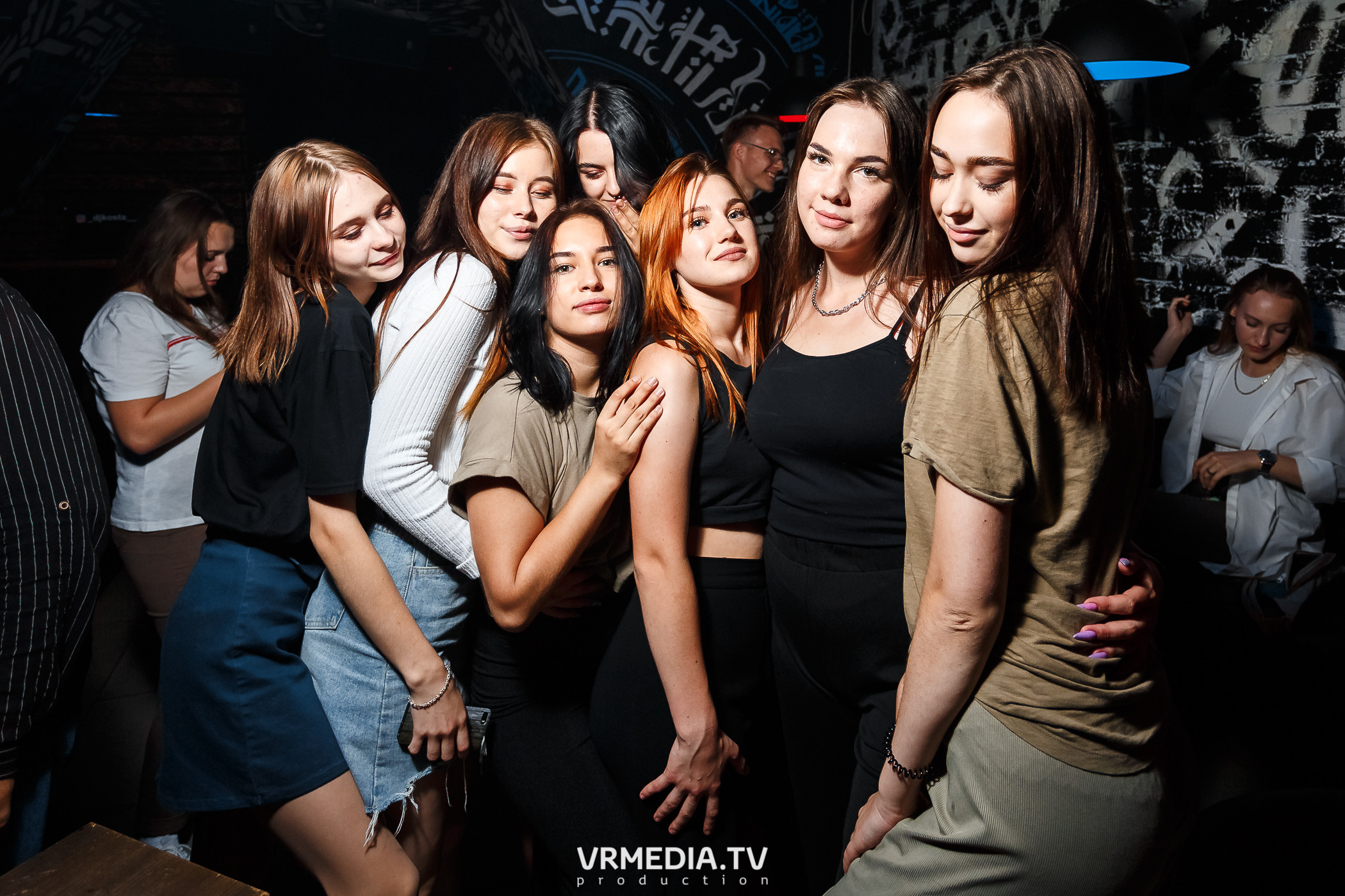 Выходные в баре «Глотай»