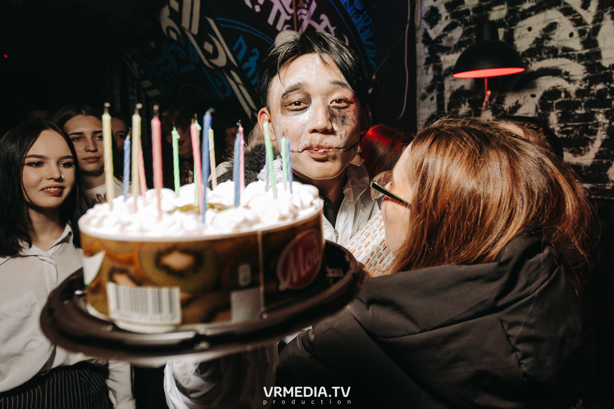 Halloween в баре «Глотай»