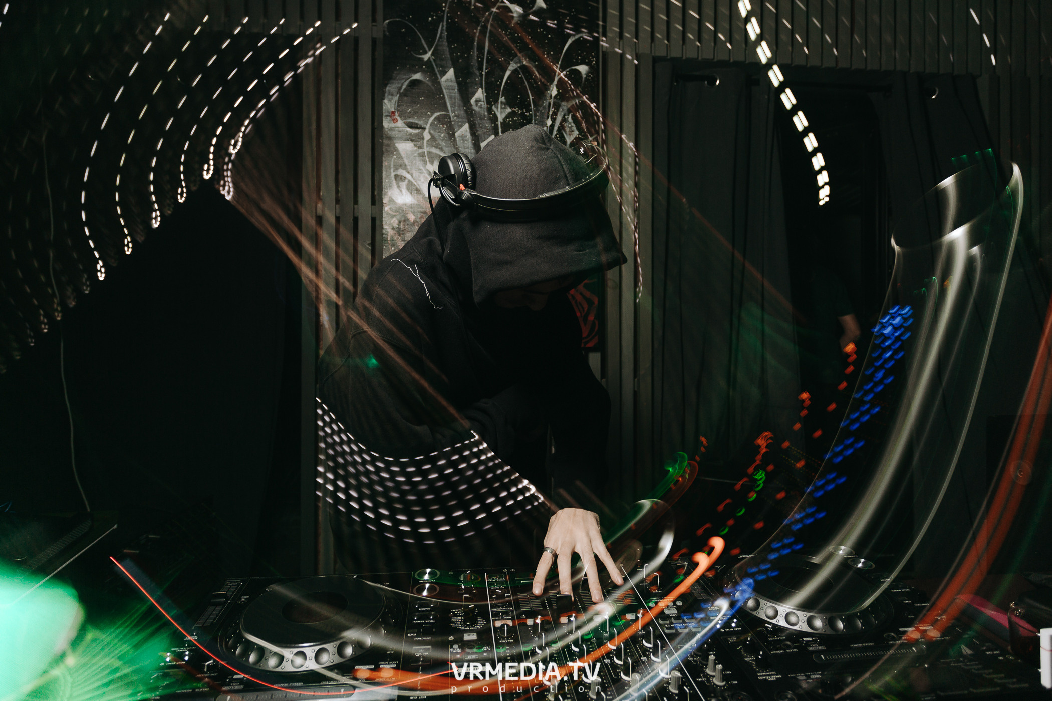 11 FRIENDS OF CHAO. Grotesque (SPB)