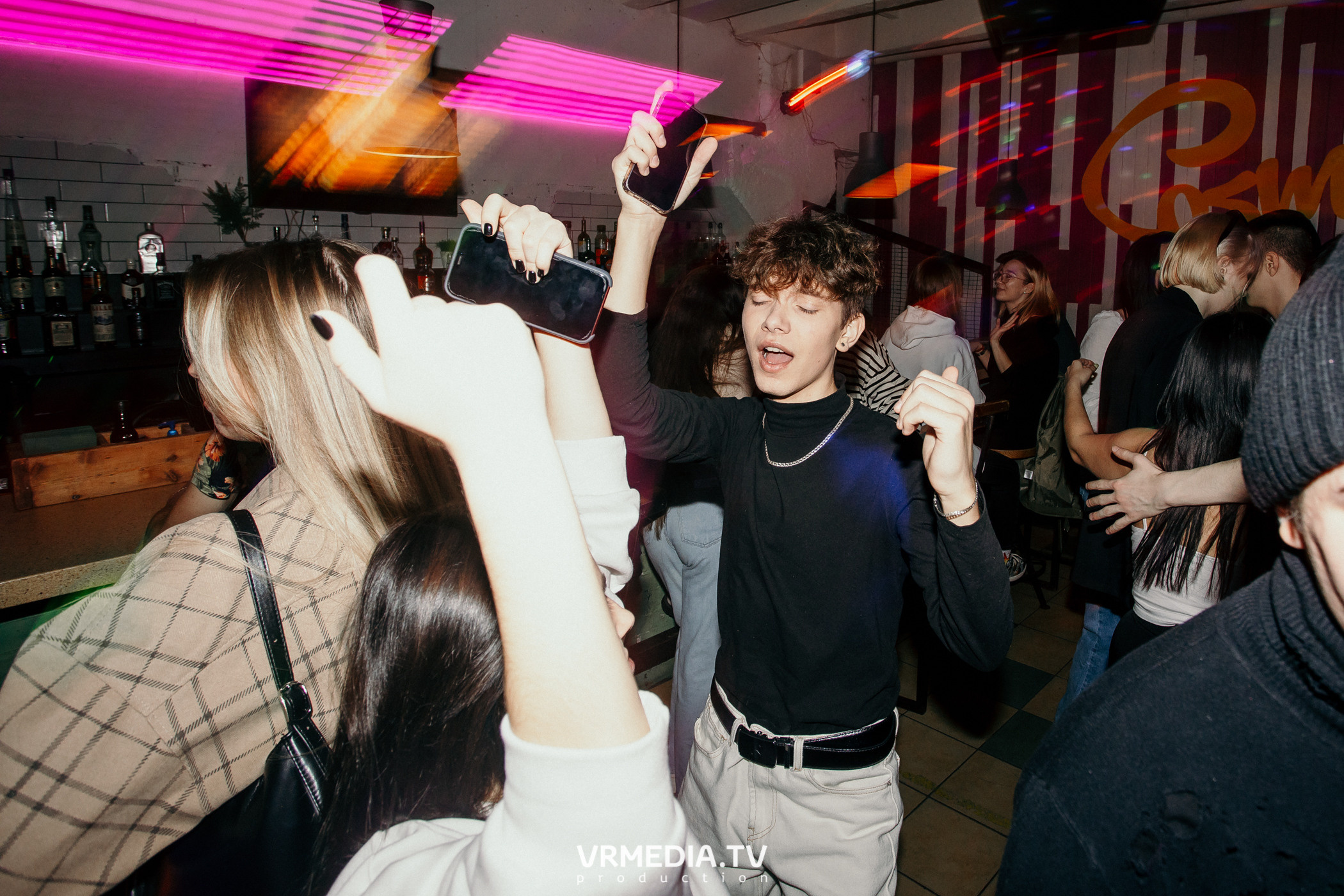 Выходные в баре «Cosmo»