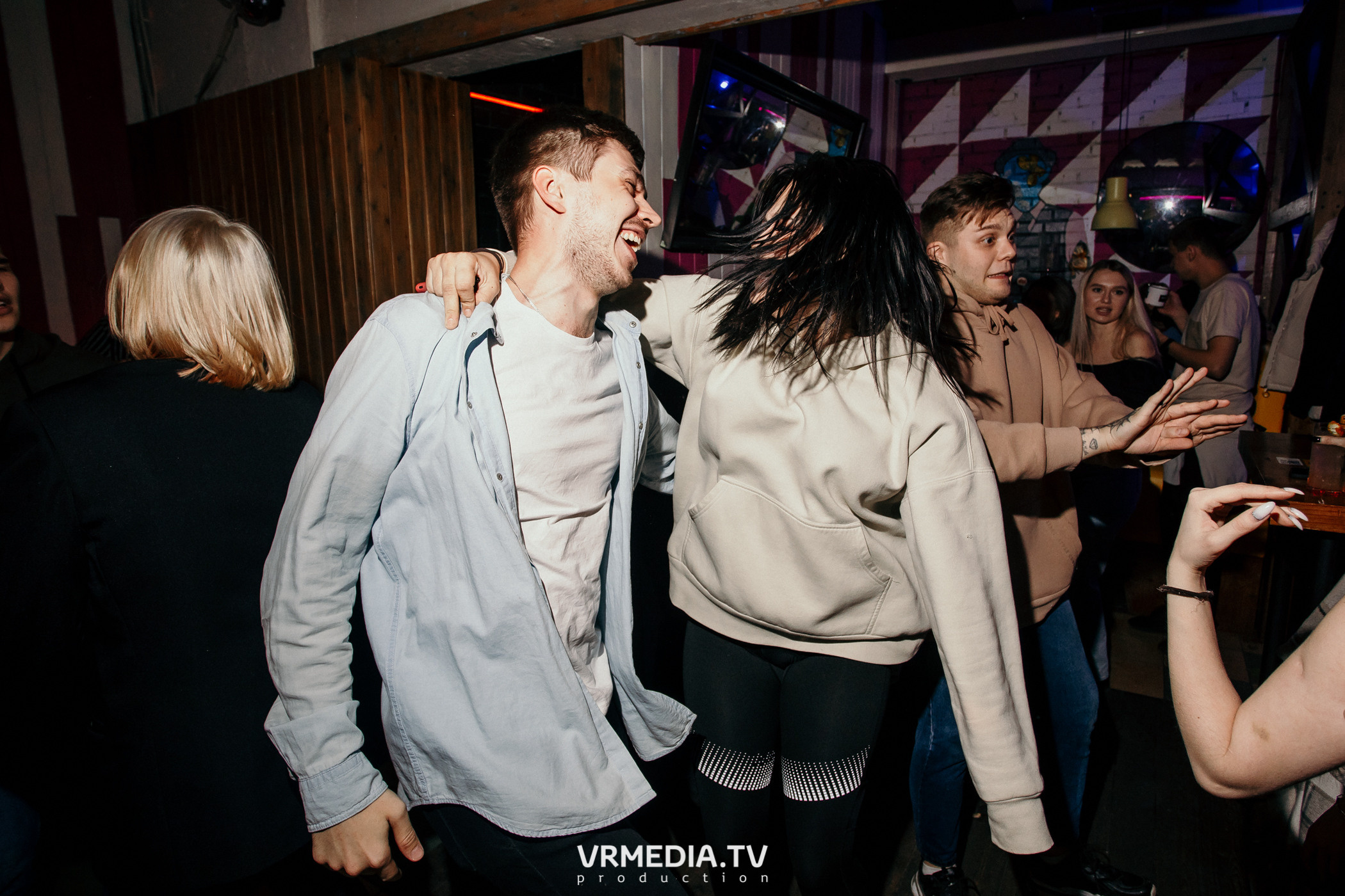 Выходные в баре «Cosmo»