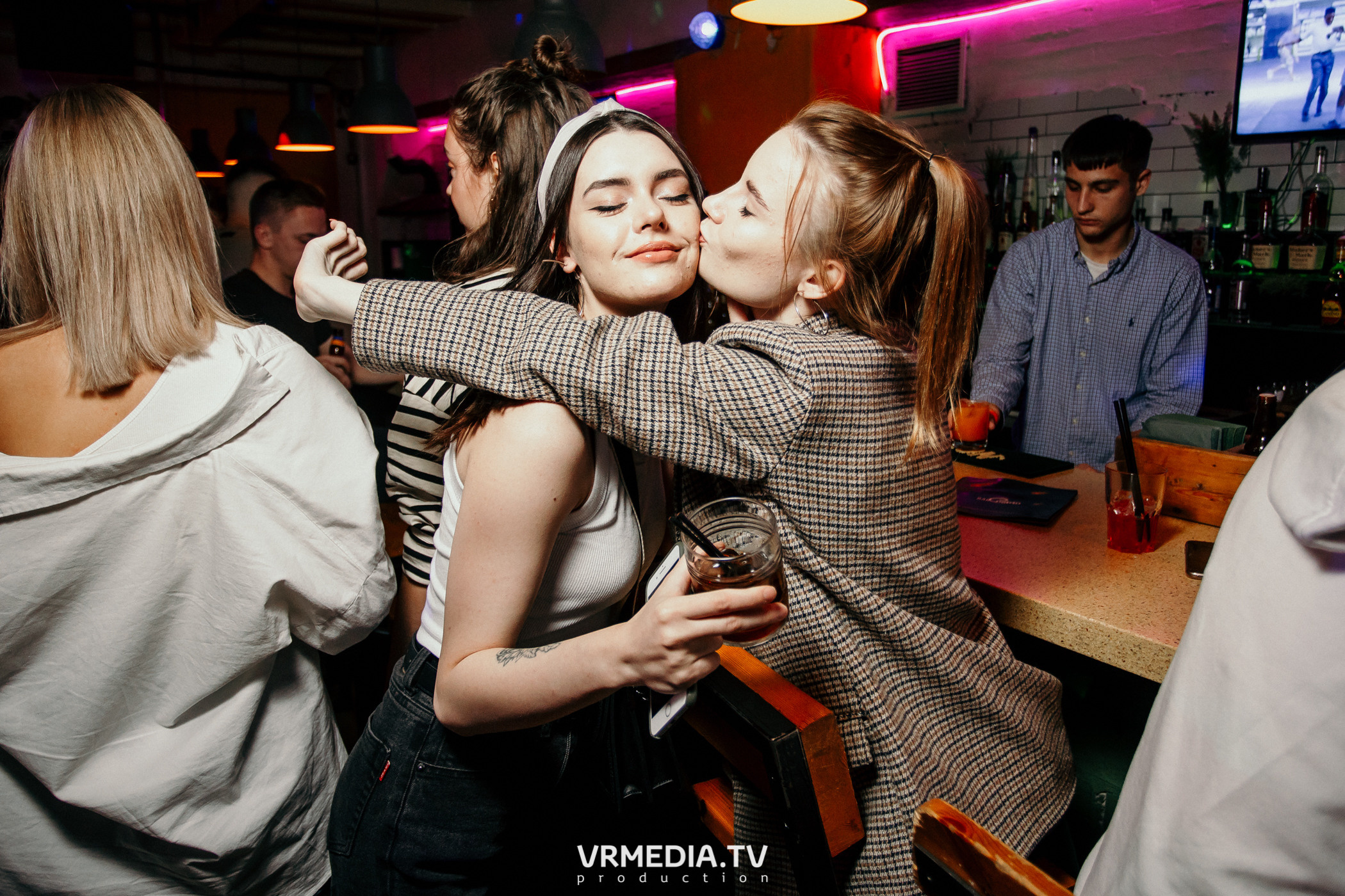 Выходные в баре «Cosmo»