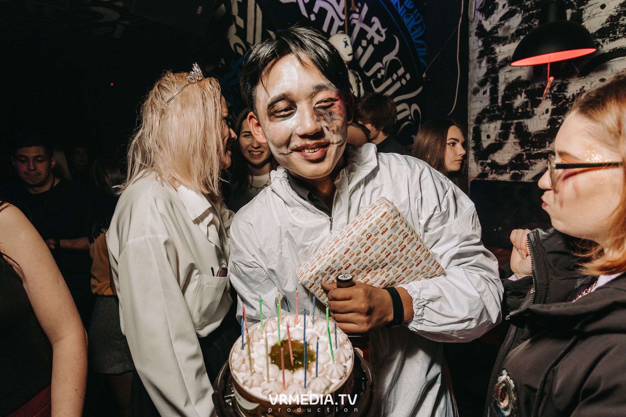 Halloween в баре «Глотай»