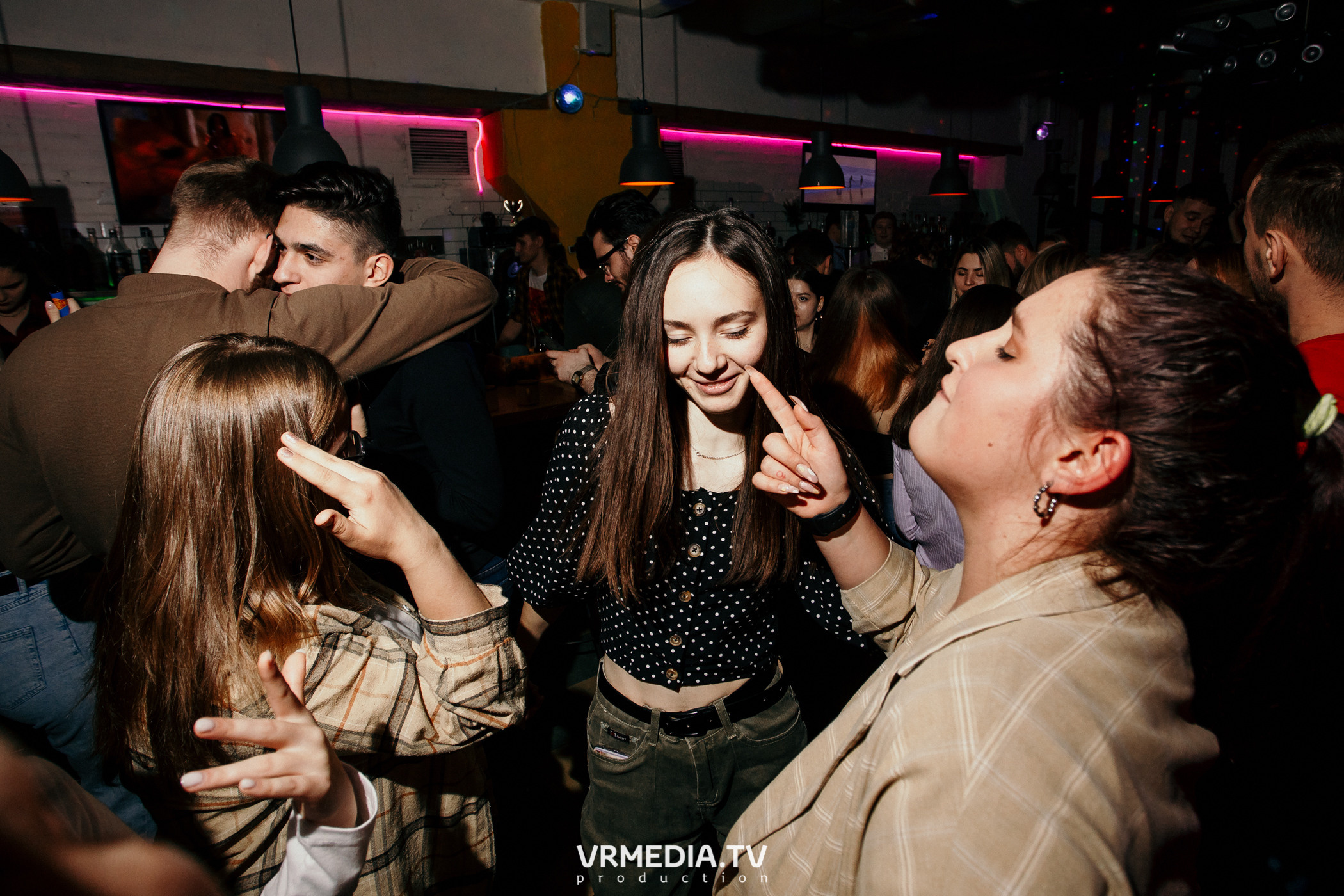 Выходные в баре «Cosmo»