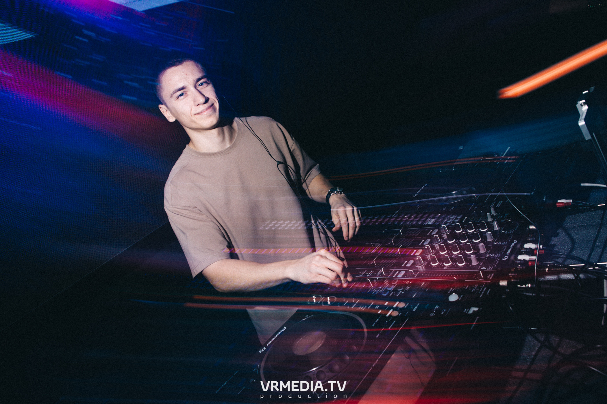 DJ Mikis в НК «Эфир»