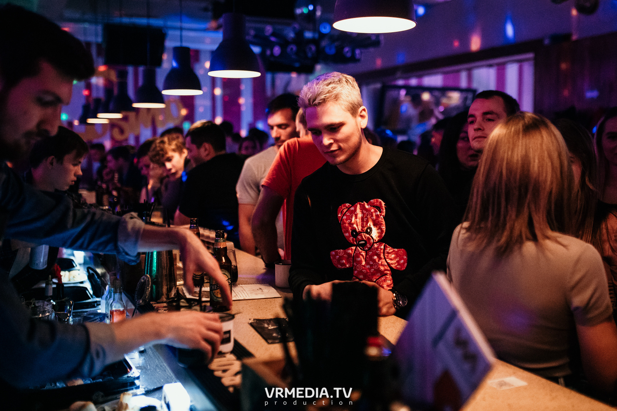 Выходные в баре «Cosmo»