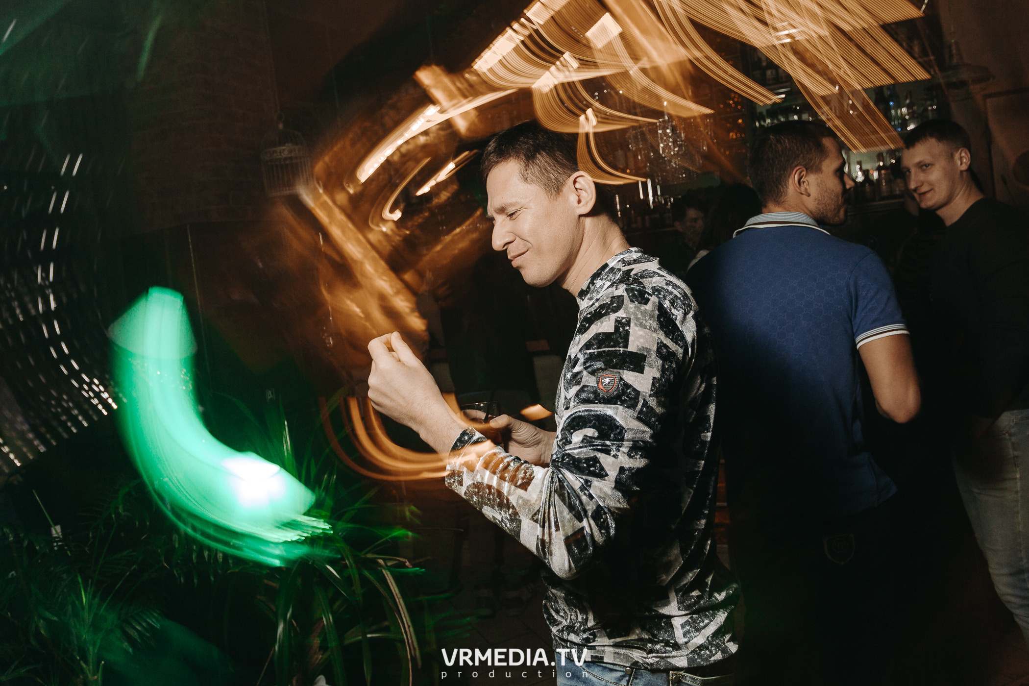 11 FRIENDS OF CHAO. Grotesque (SPB)