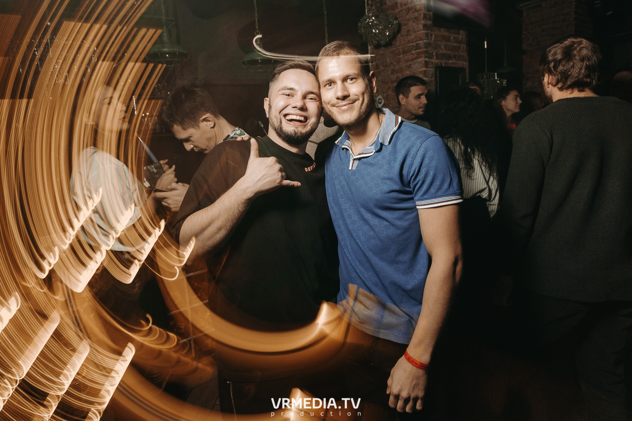 11 FRIENDS OF CHAO. Grotesque (SPB)