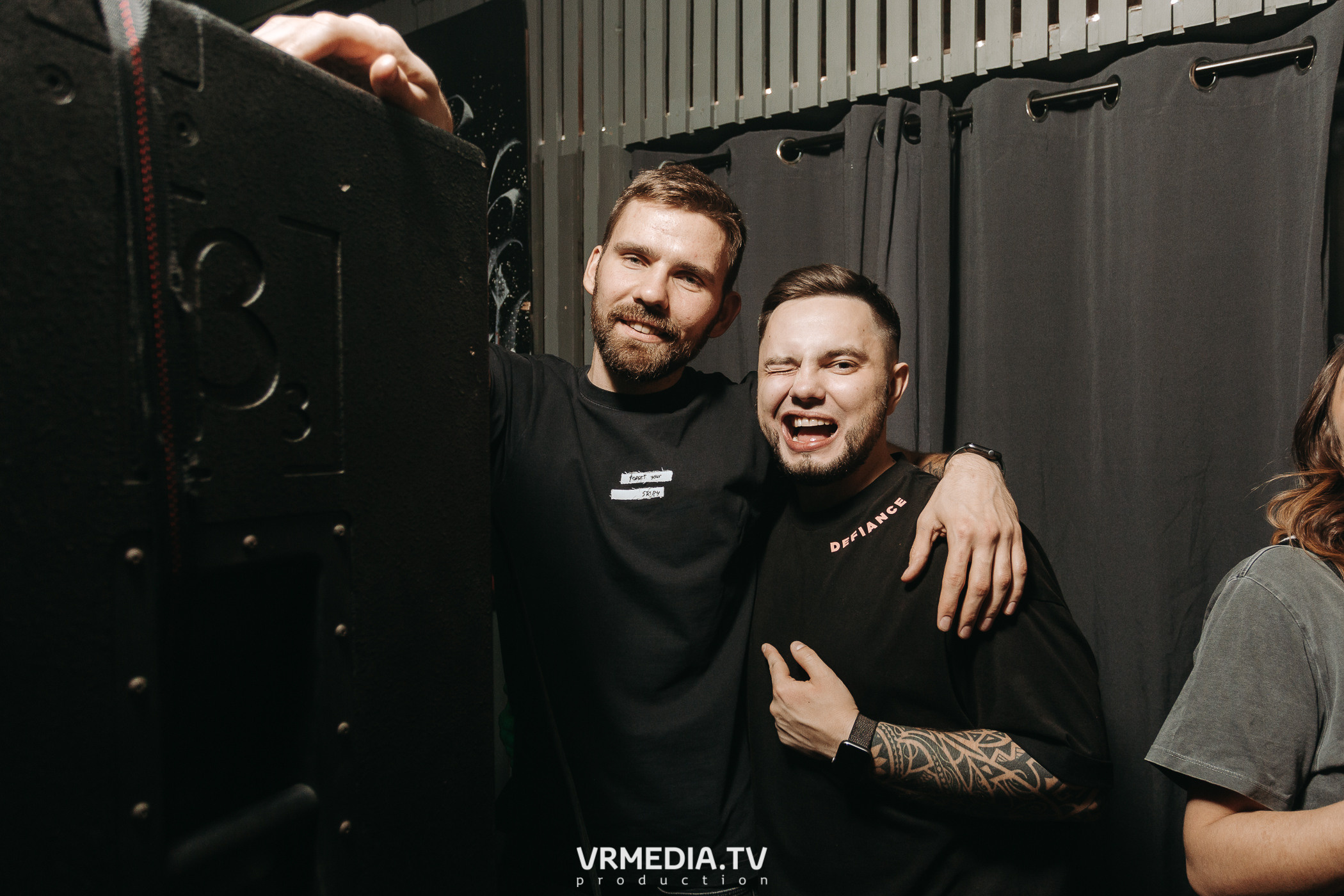 11 FRIENDS OF CHAO. Grotesque (SPB)