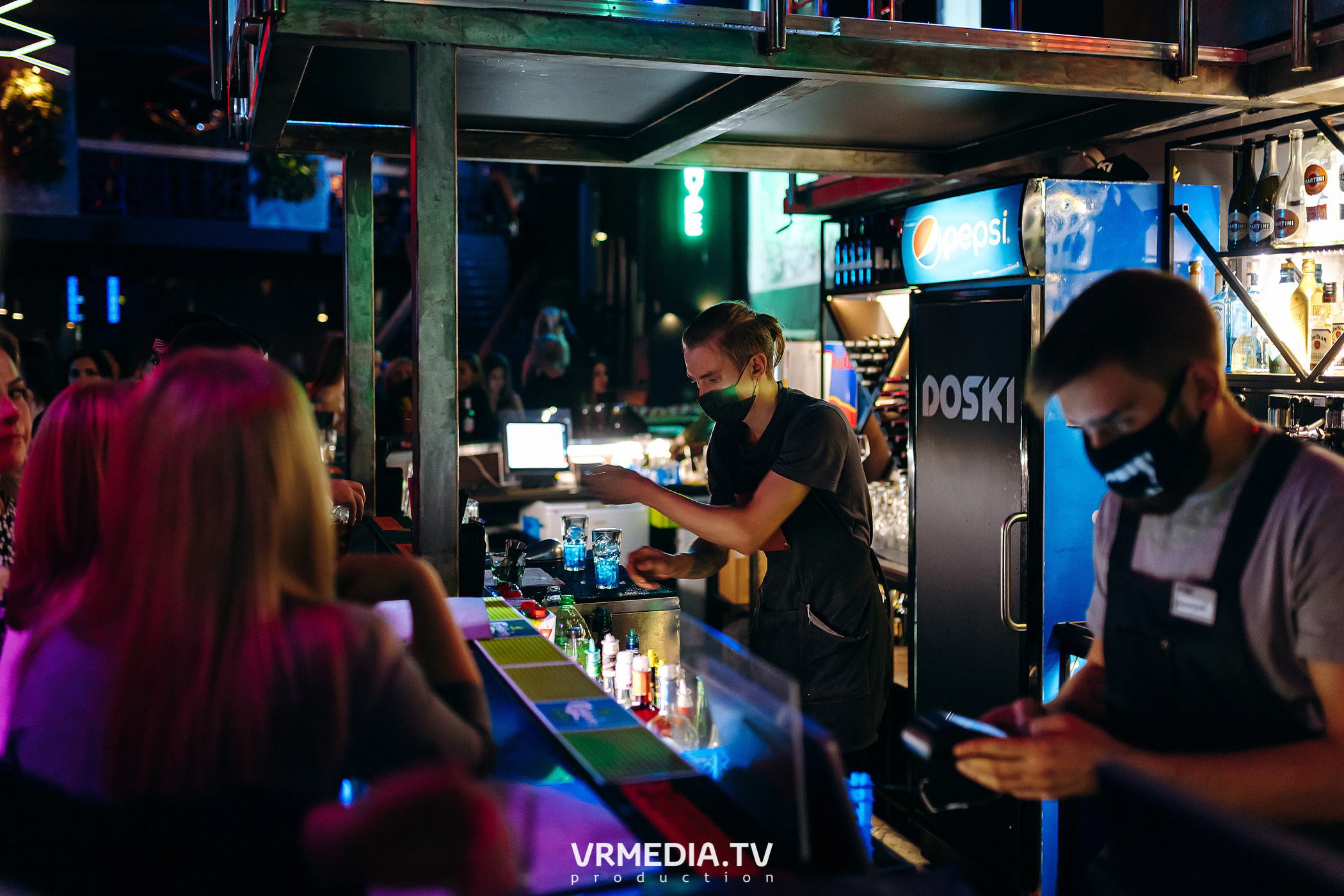 Выходные в баре «DOSKI»