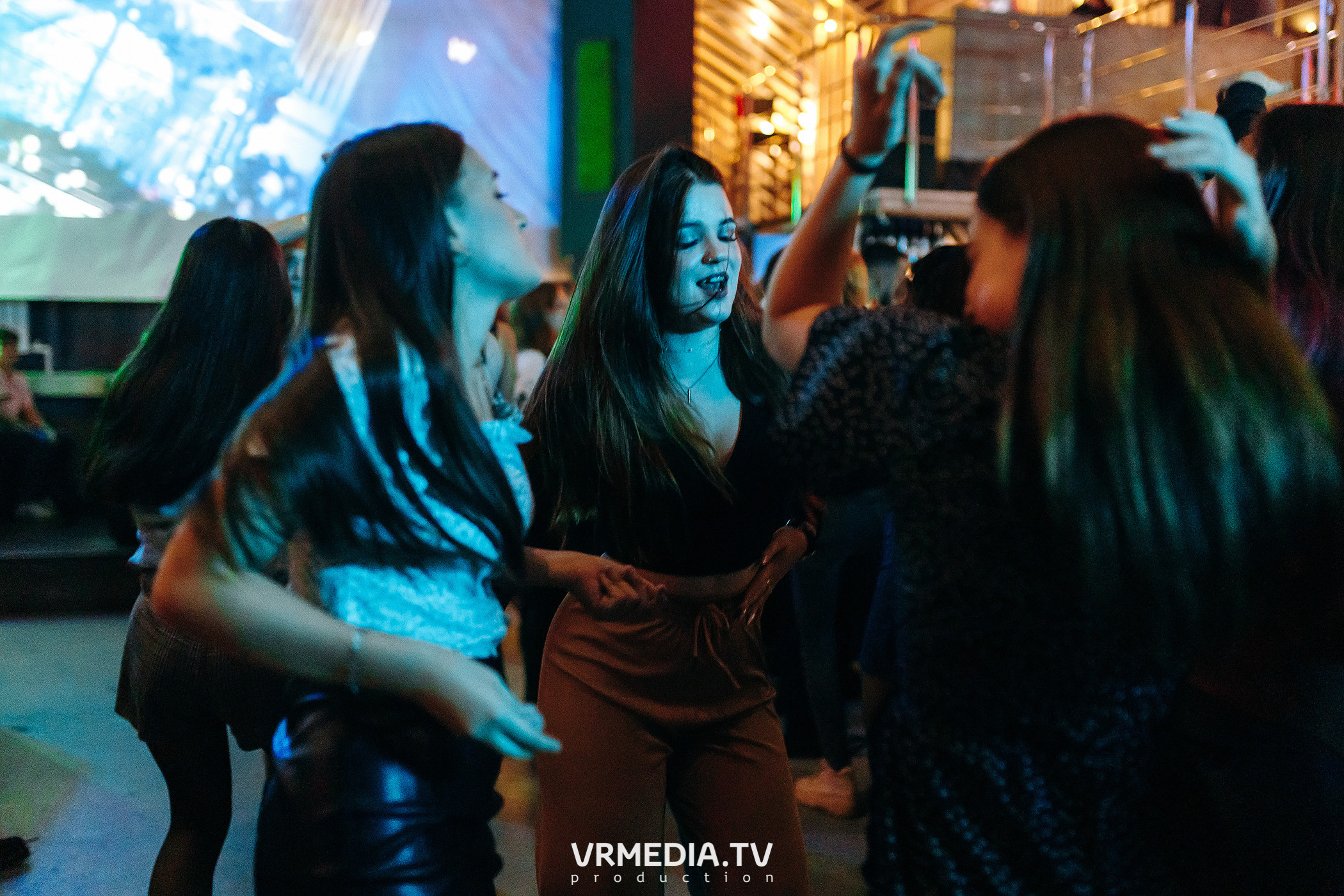 Выходные в баре «DOSKI»