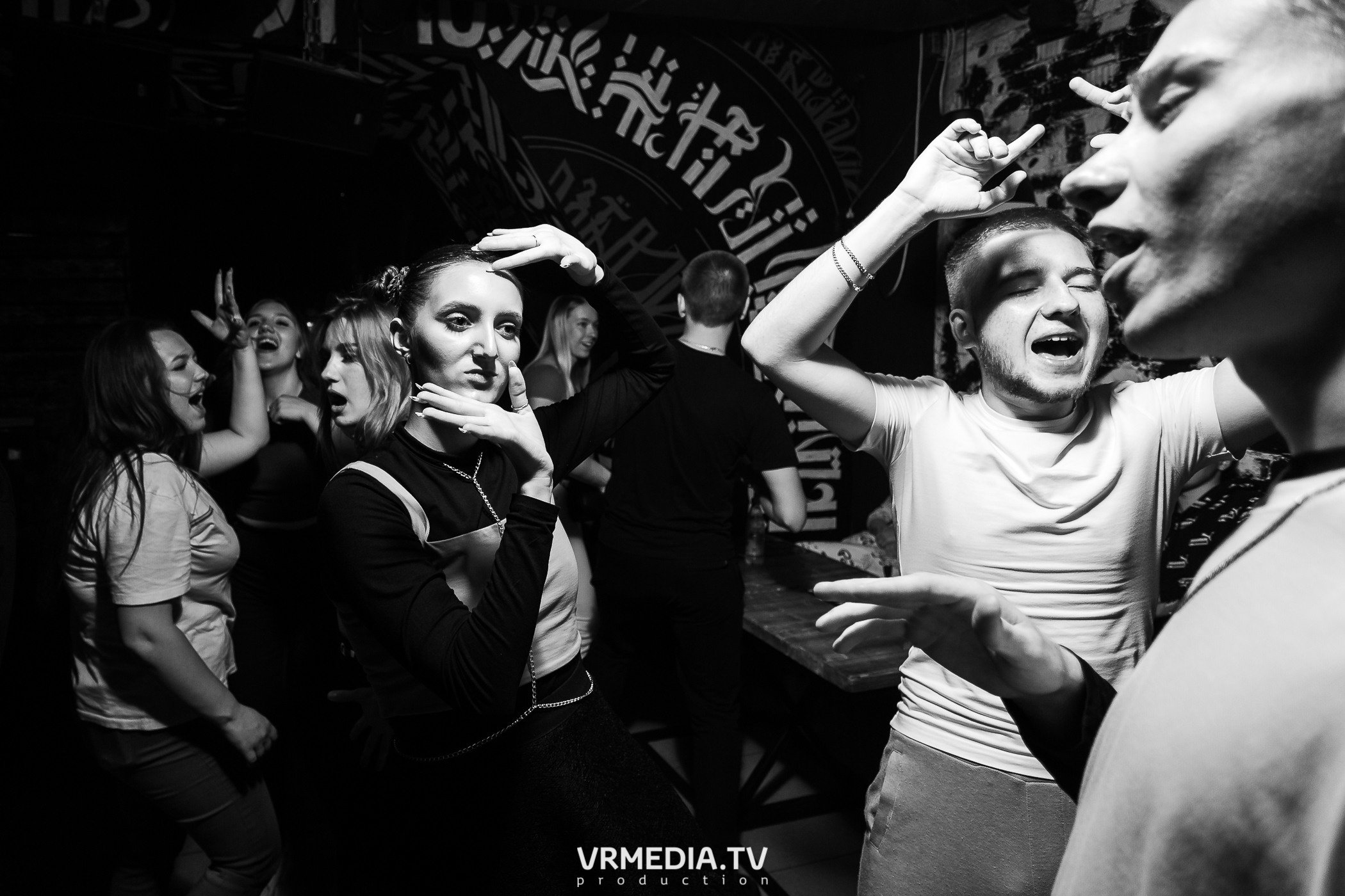 Выходные в баре «Глотай»