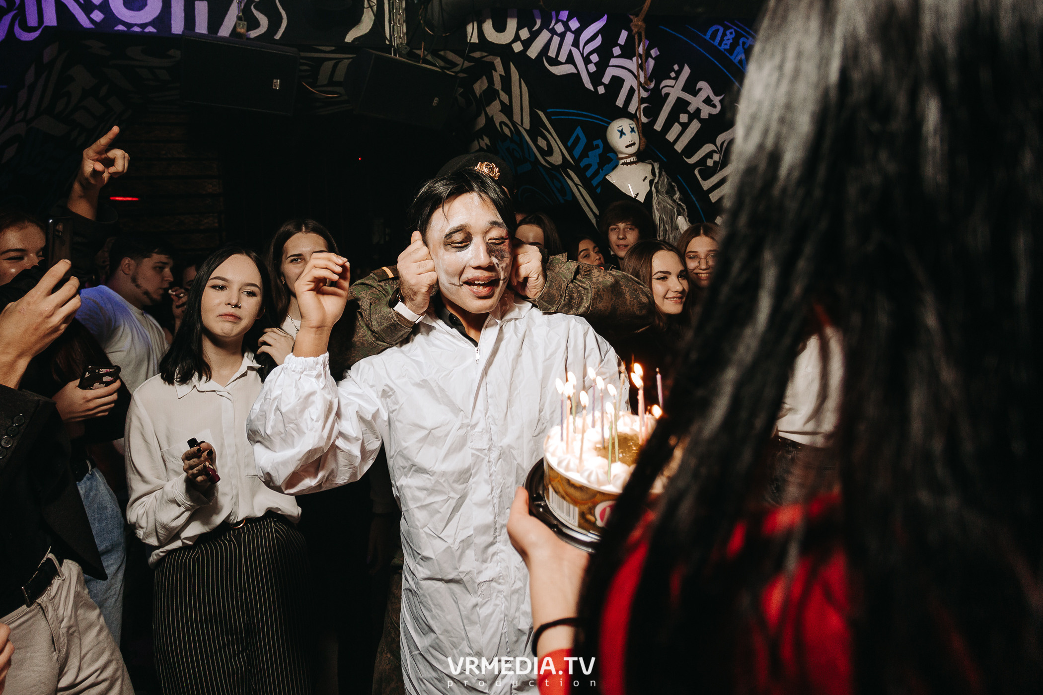 Halloween в баре «Глотай»