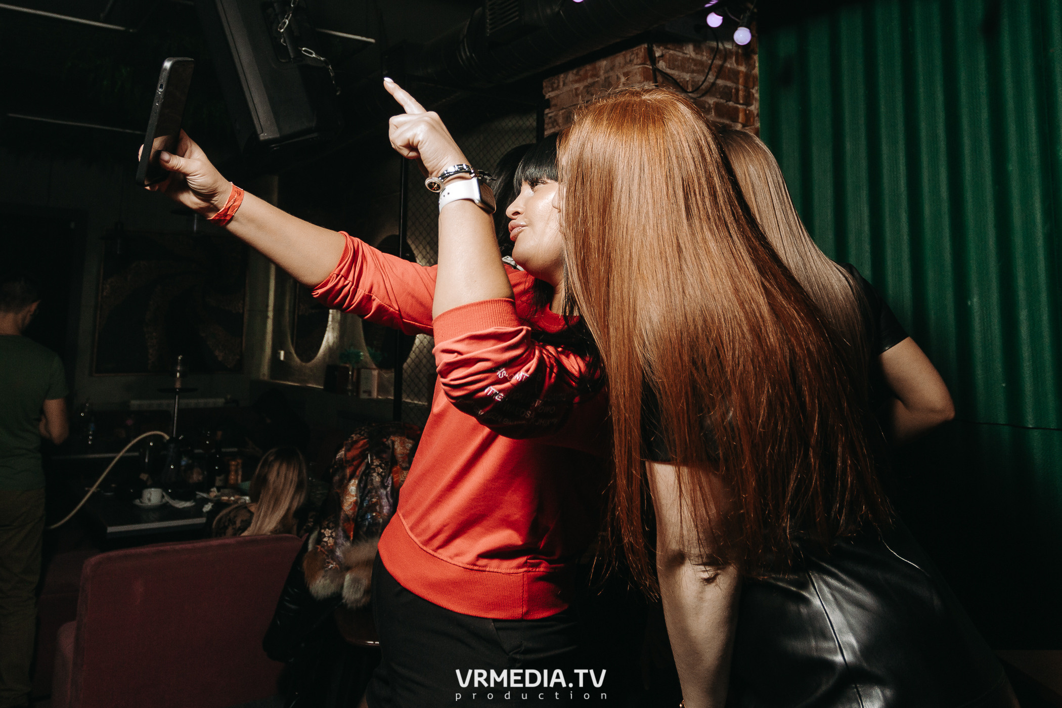 11 FRIENDS OF CHAO. Grotesque (SPB)