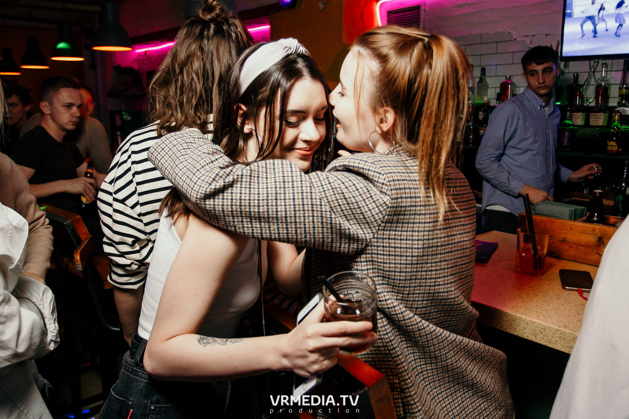 Выходные в баре «Cosmo»