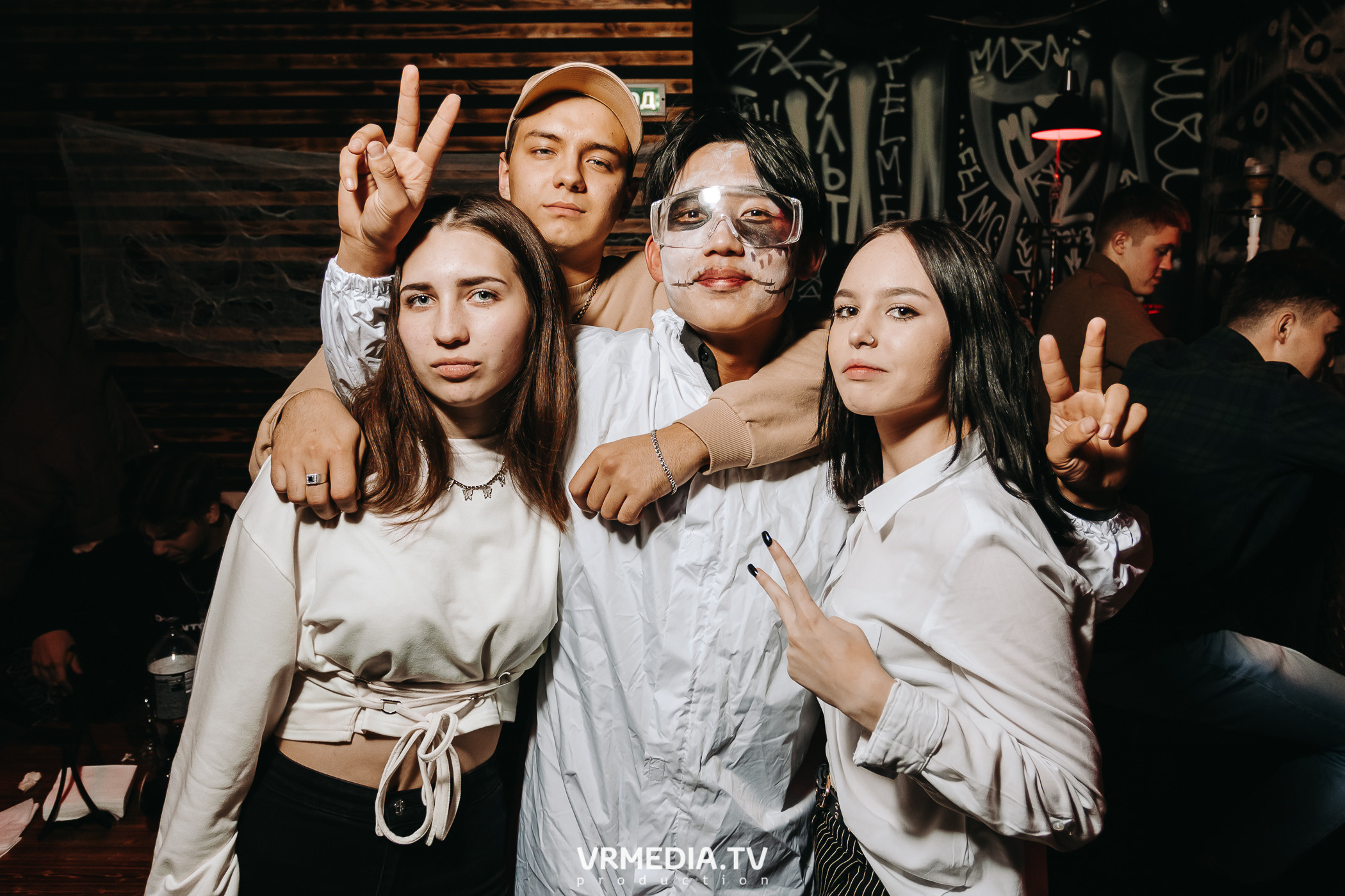 Halloween в баре «Глотай»