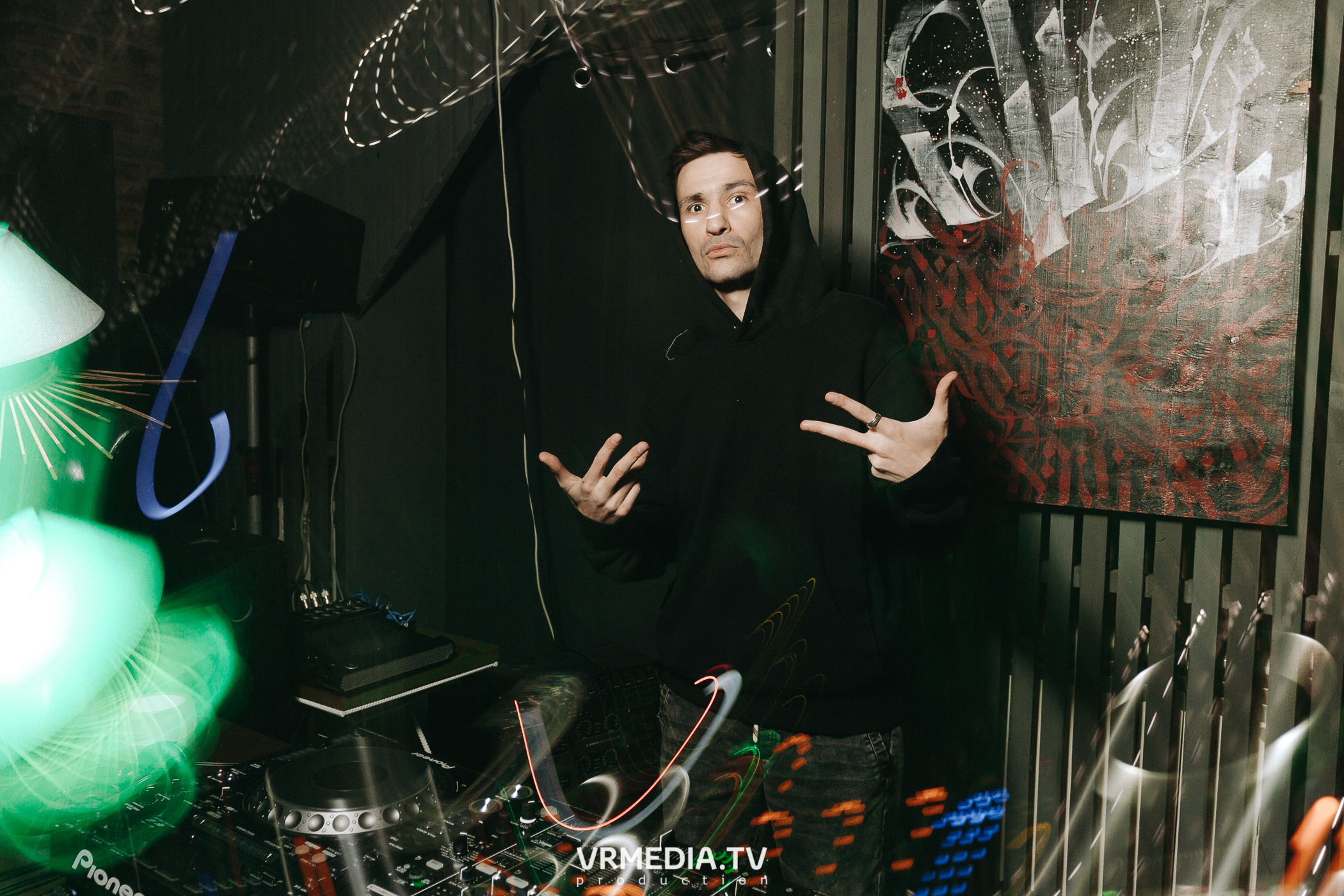 11 FRIENDS OF CHAO. Grotesque (SPB)