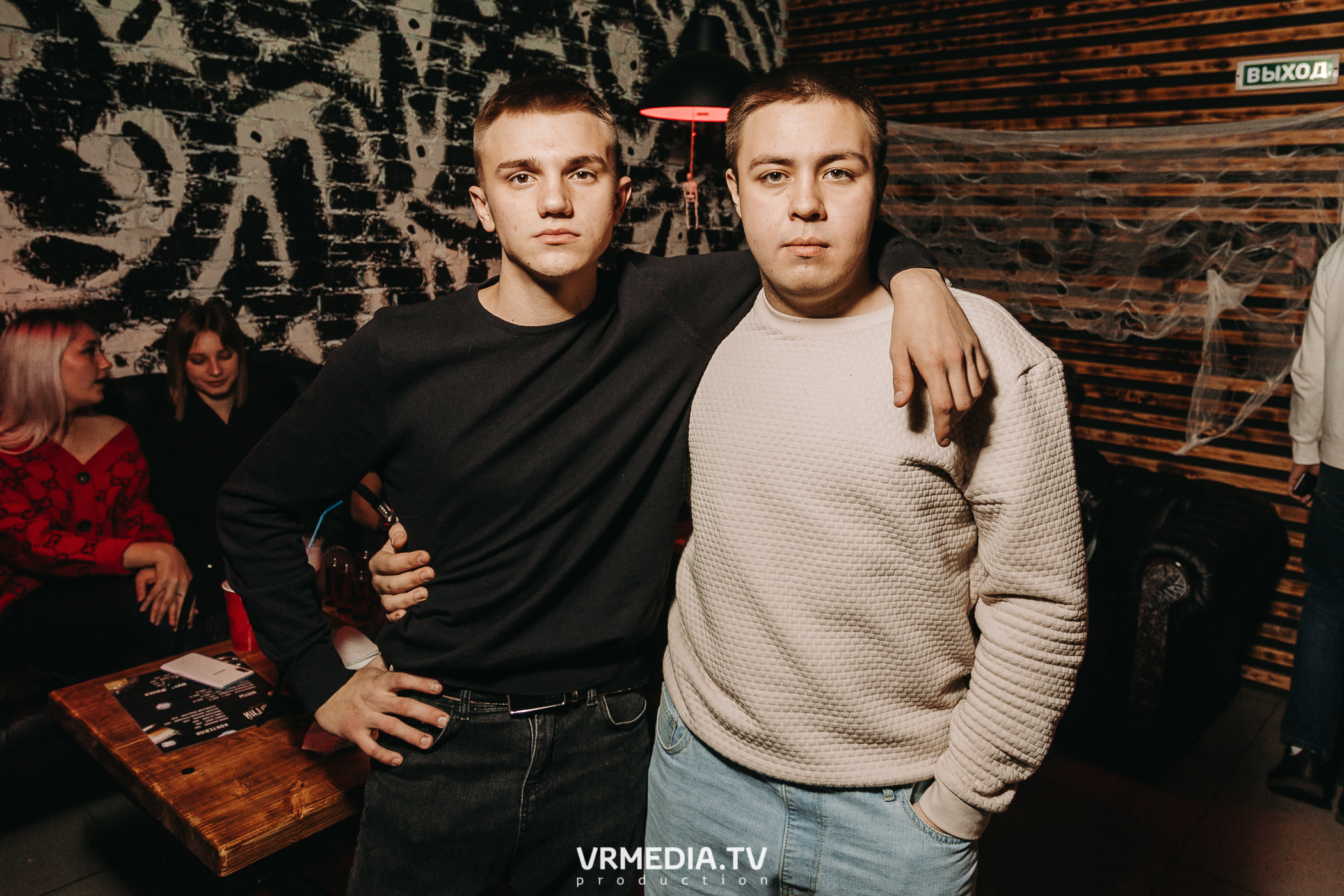 Halloween в баре «Глотай»