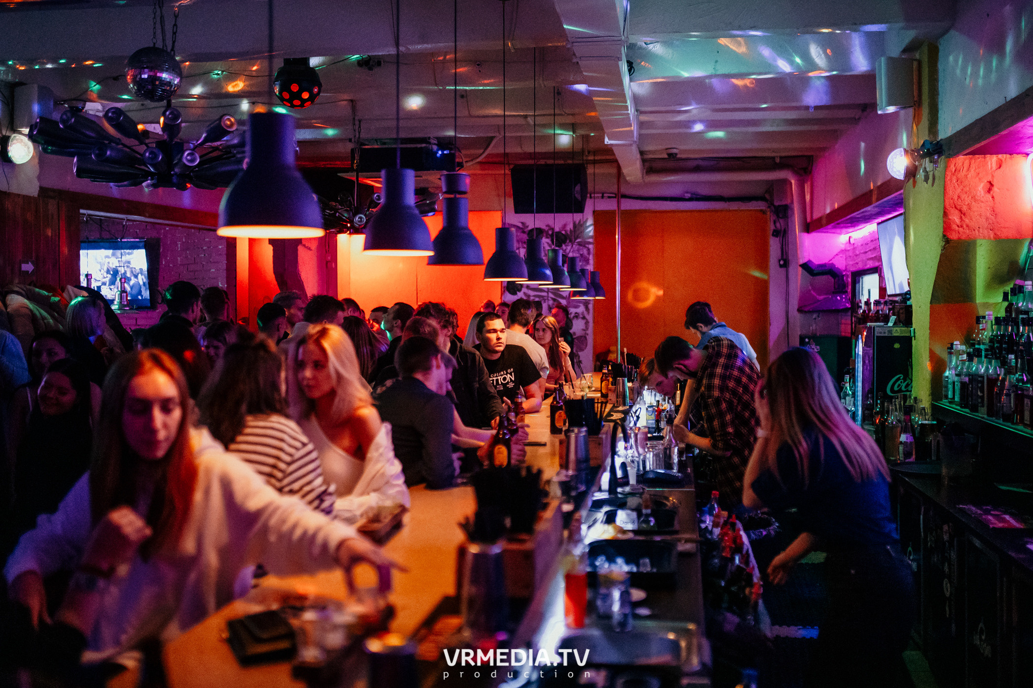 Выходные в баре «Cosmo»