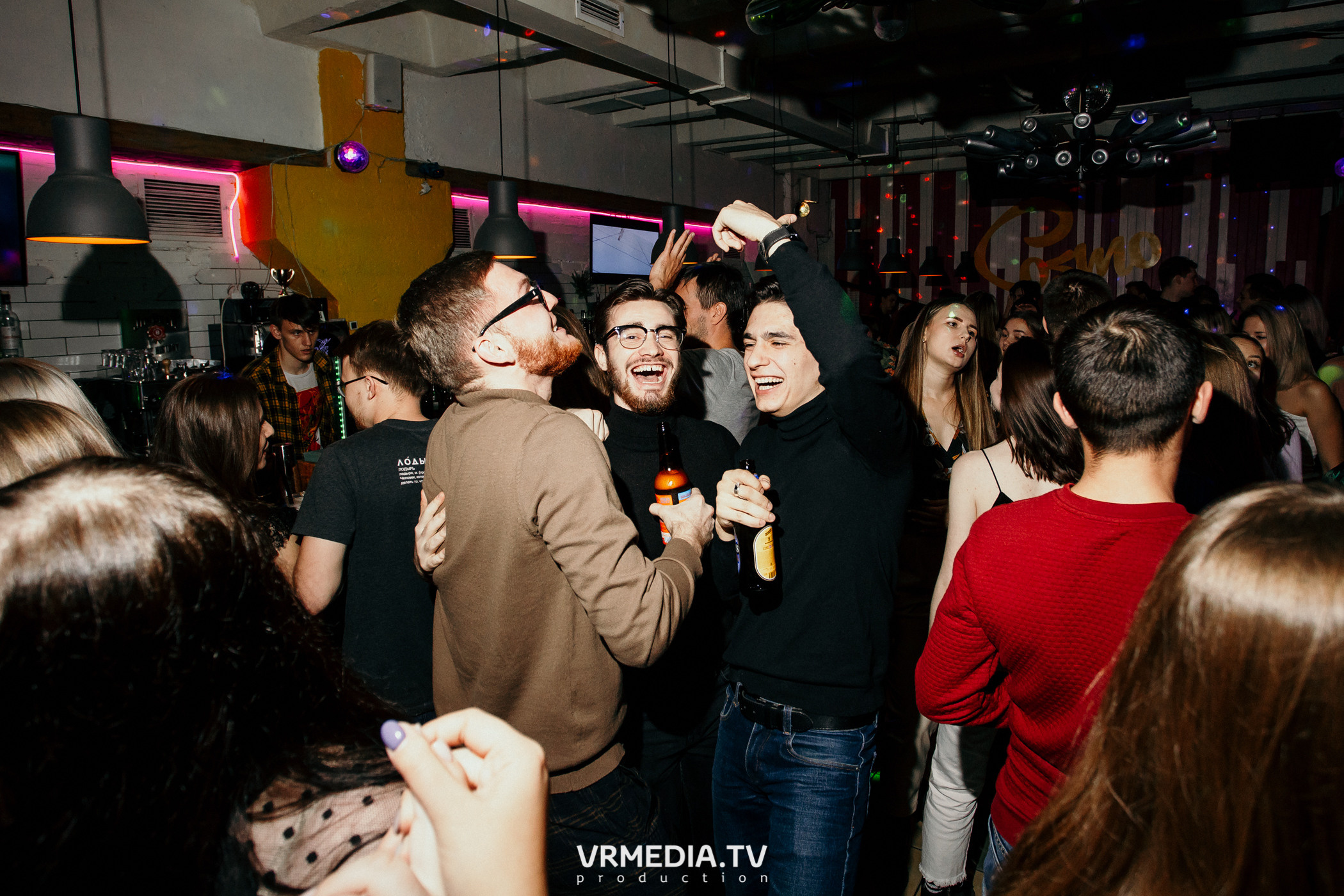 Выходные в баре «Cosmo»