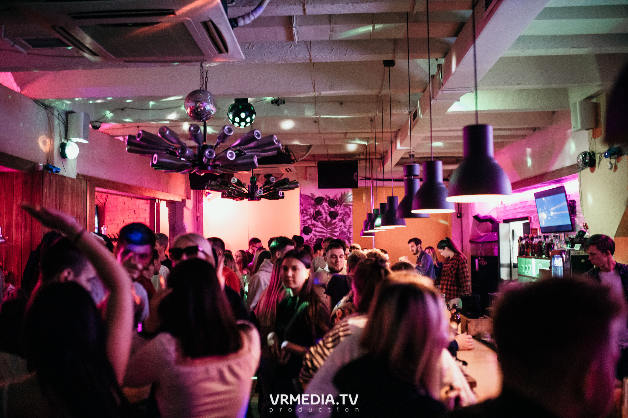 Выходные в баре «Cosmo»