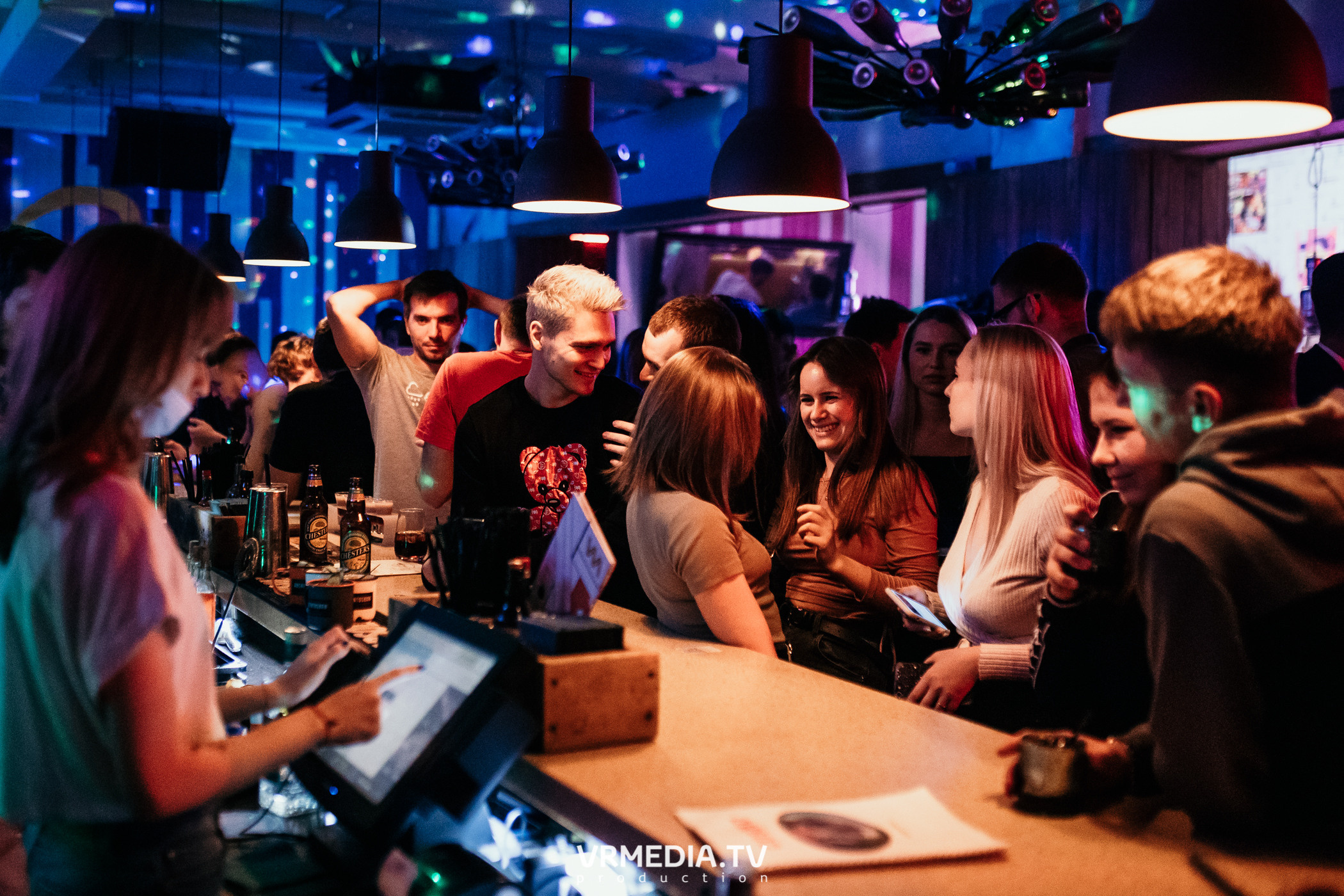 Выходные в баре «Cosmo»