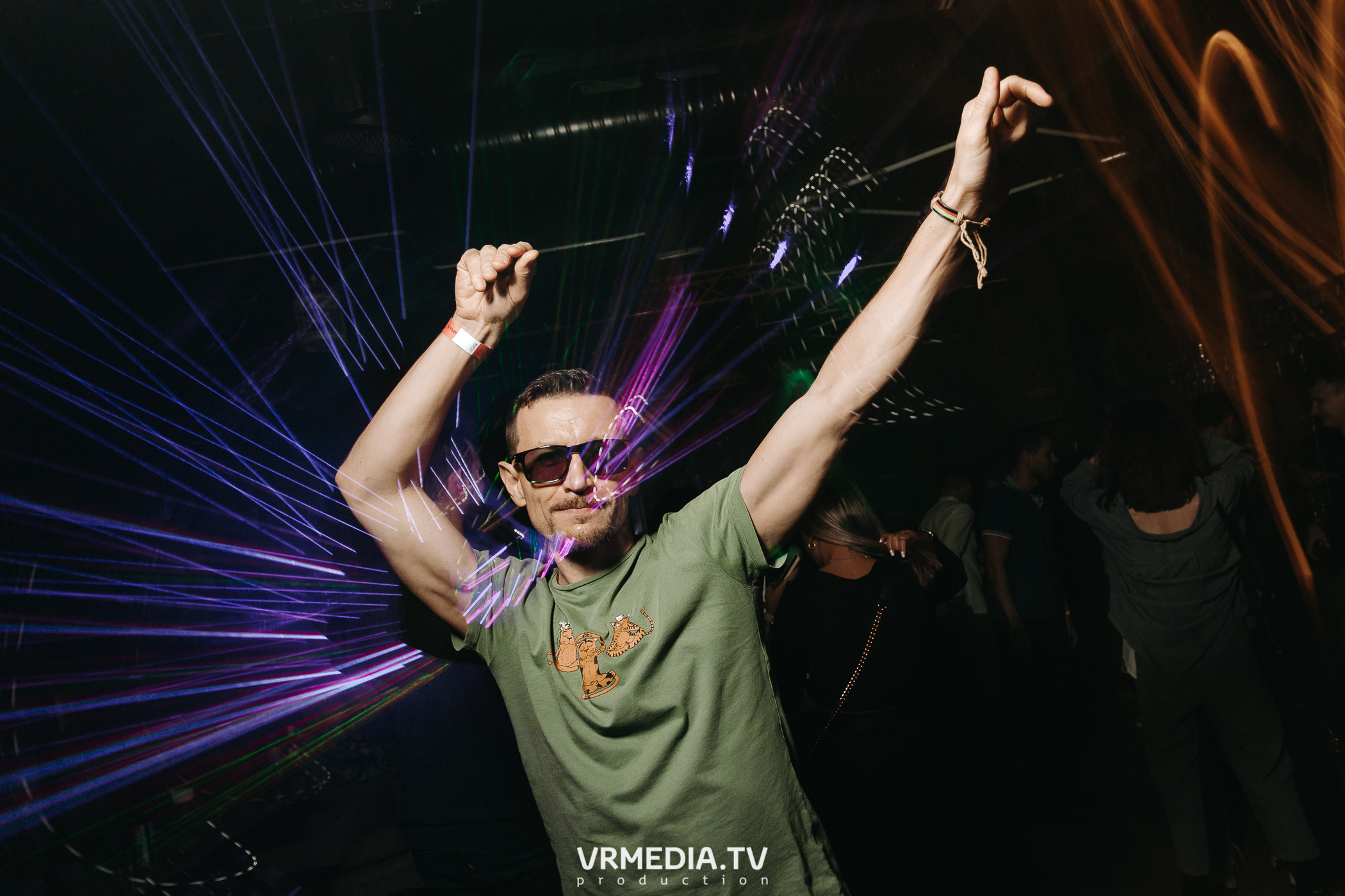 11 FRIENDS OF CHAO. Grotesque (SPB)