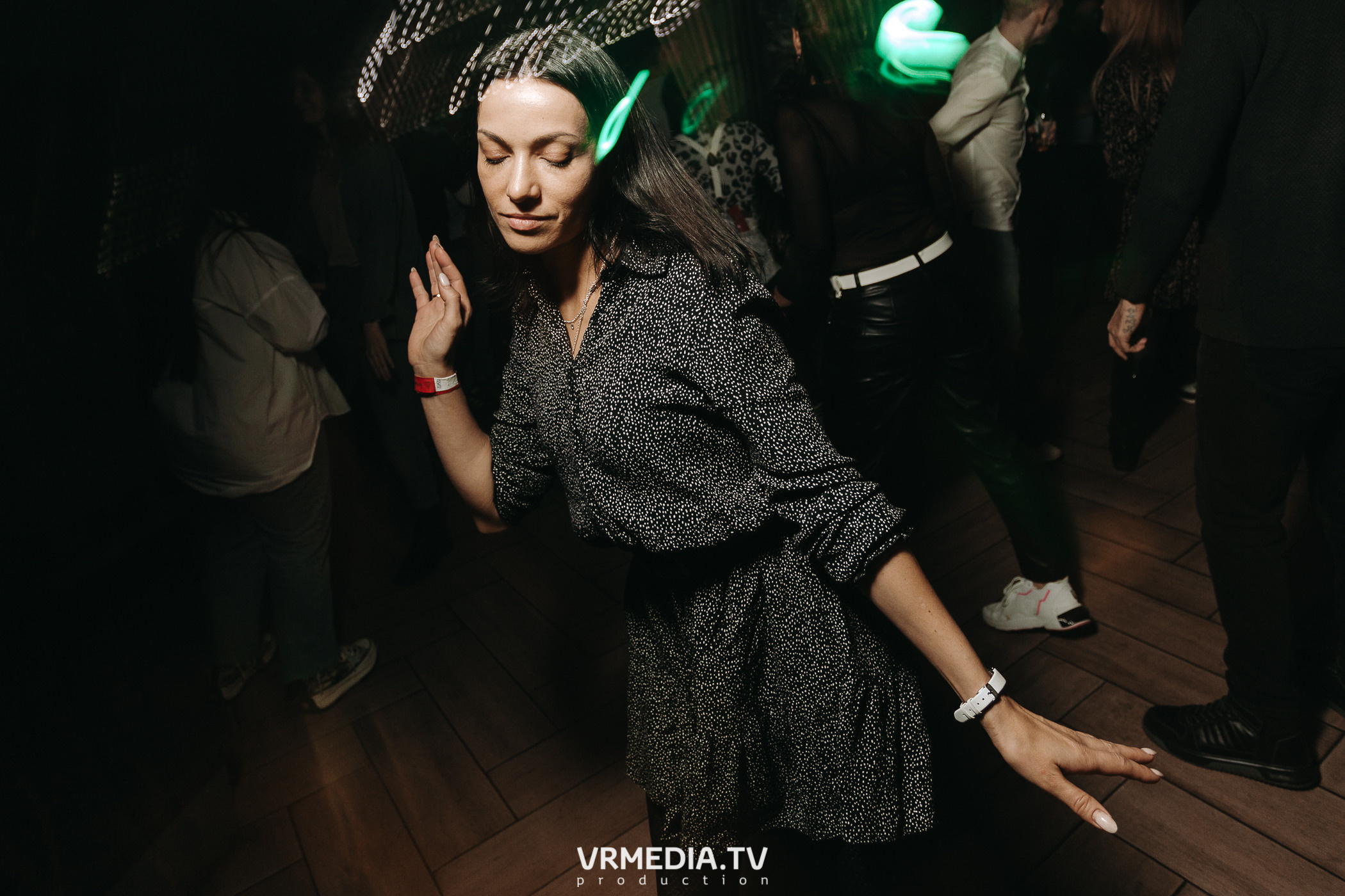 11 FRIENDS OF CHAO. Grotesque (SPB)