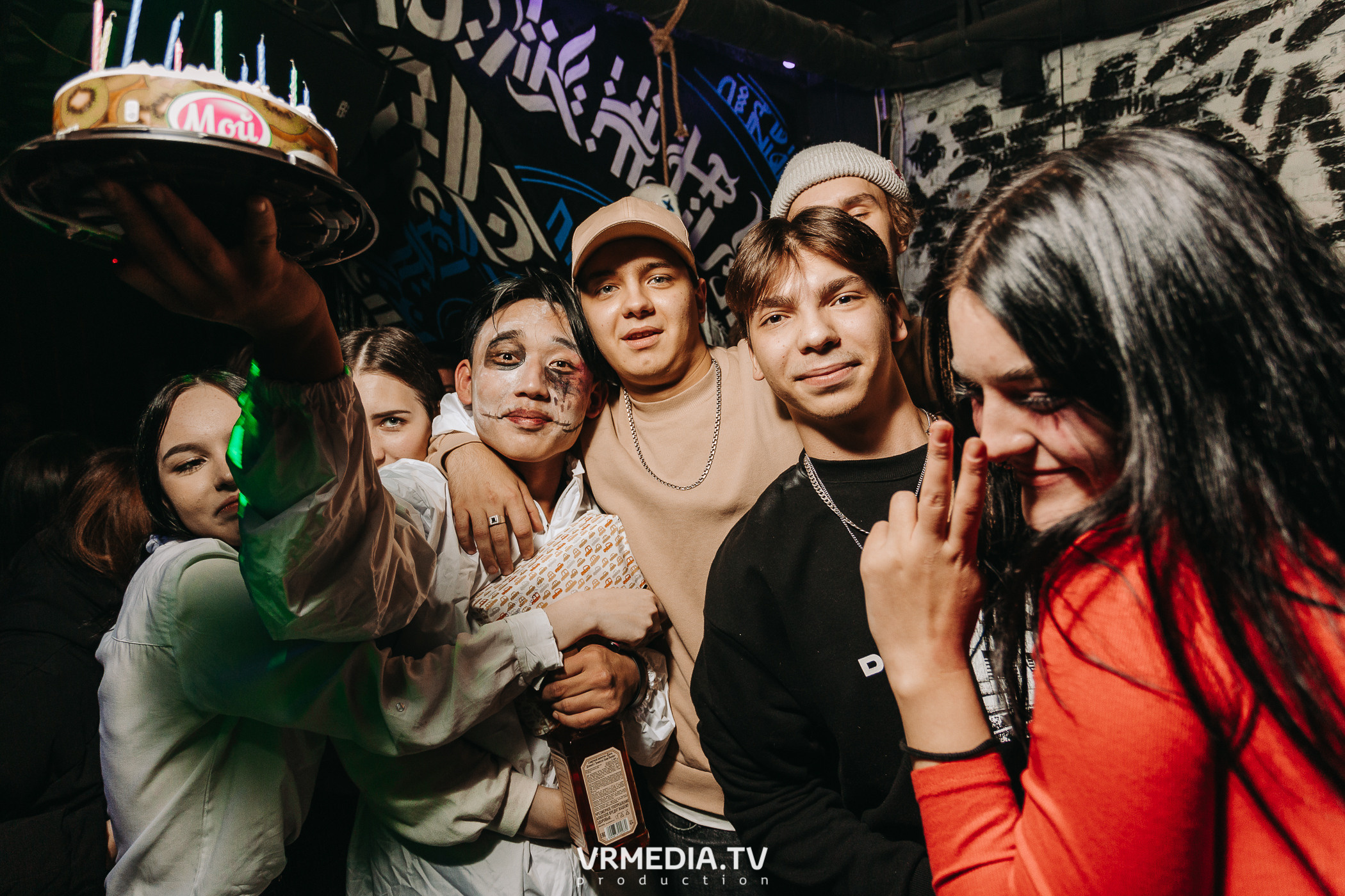 Halloween в баре «Глотай»