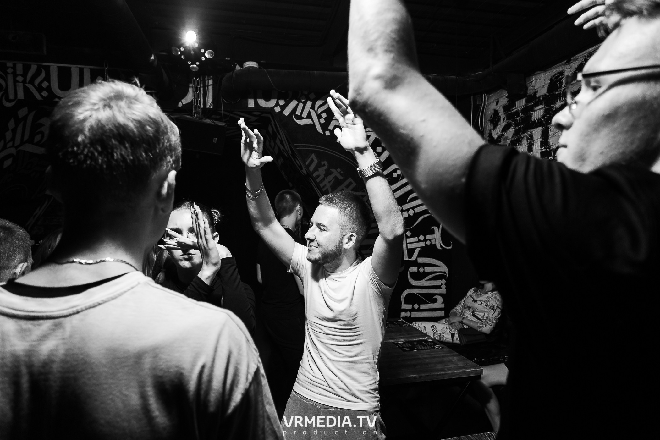 Выходные в баре «Глотай»