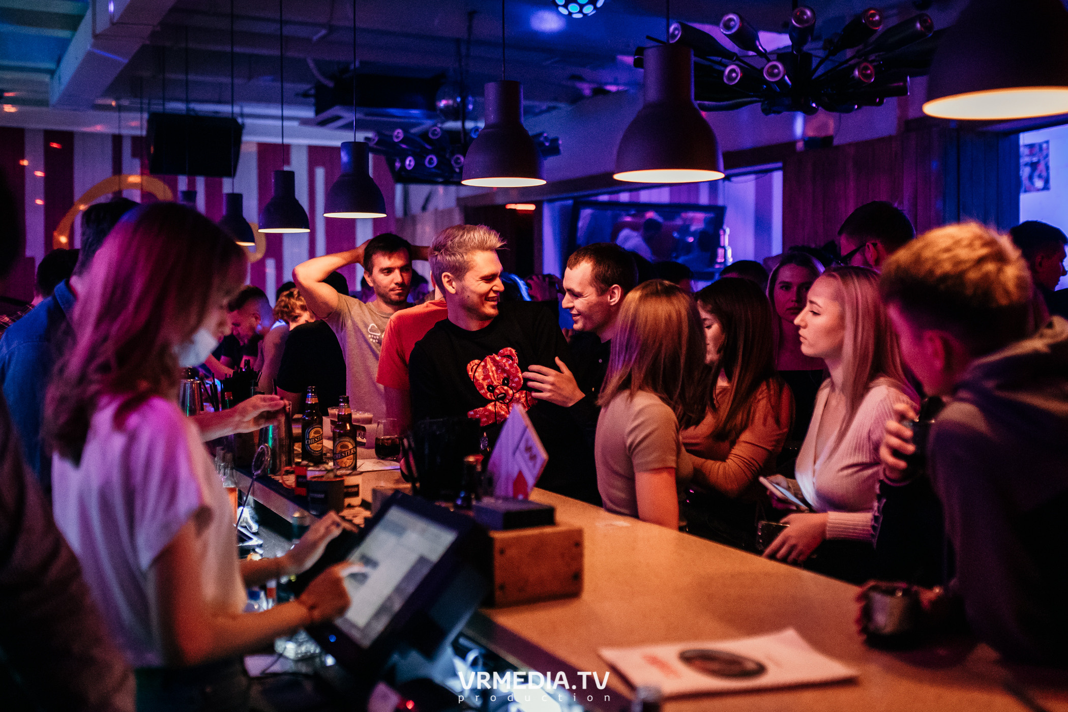 Выходные в баре «Cosmo»