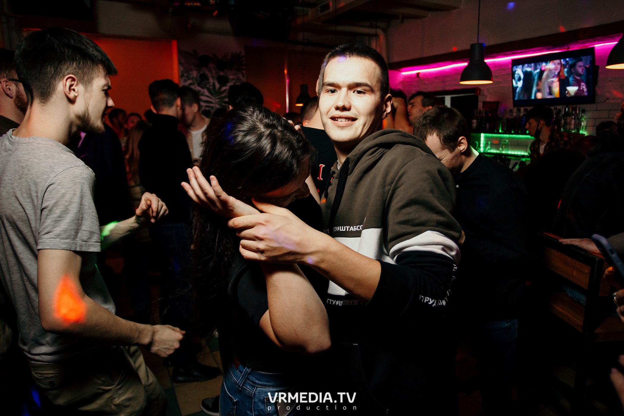 Выходные в баре «Cosmo»