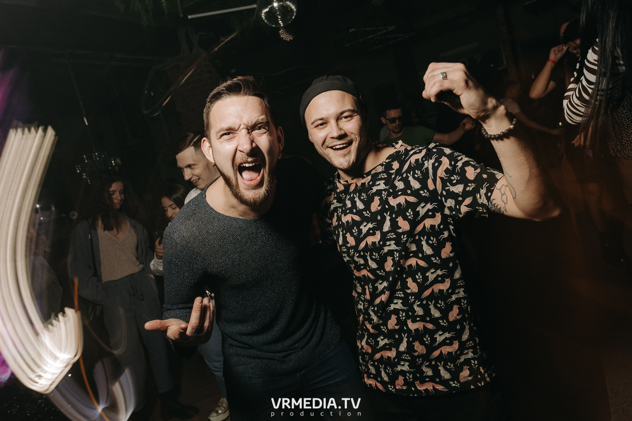 11 FRIENDS OF CHAO. Grotesque (SPB)