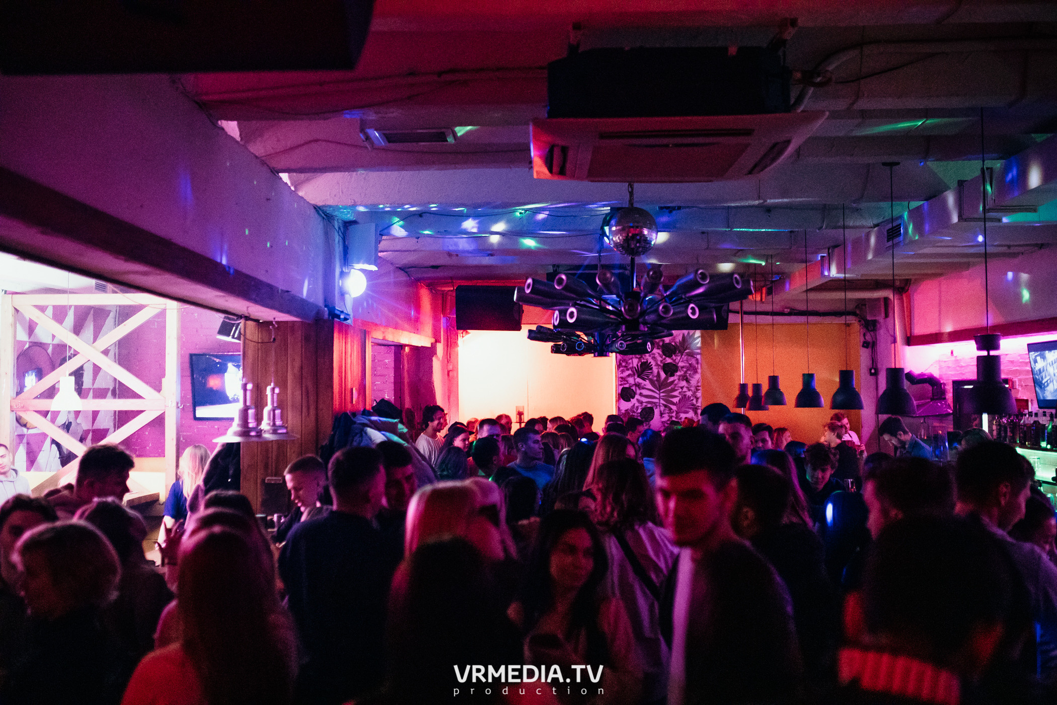 Выходные в баре «Cosmo»