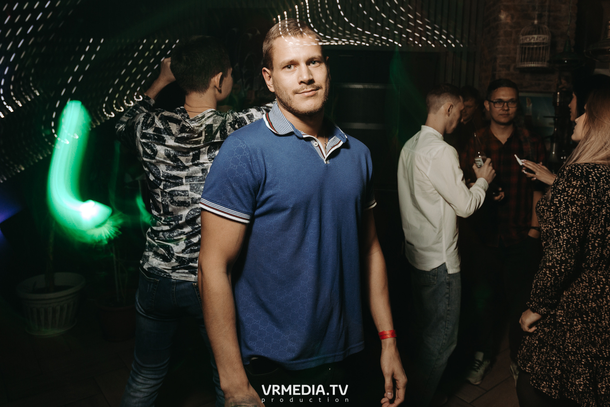 11 FRIENDS OF CHAO. Grotesque (SPB)