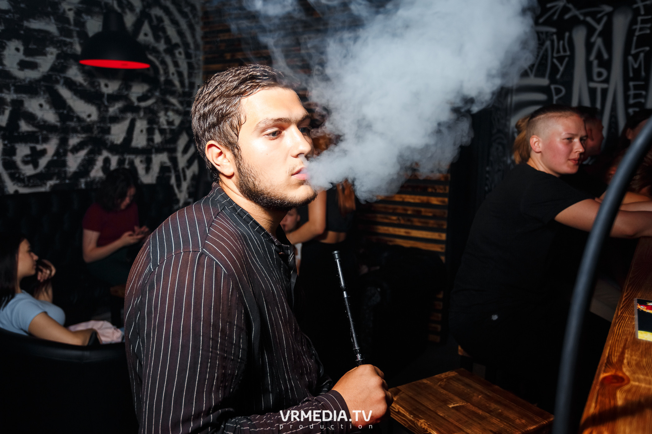 Выходные в баре «Глотай»