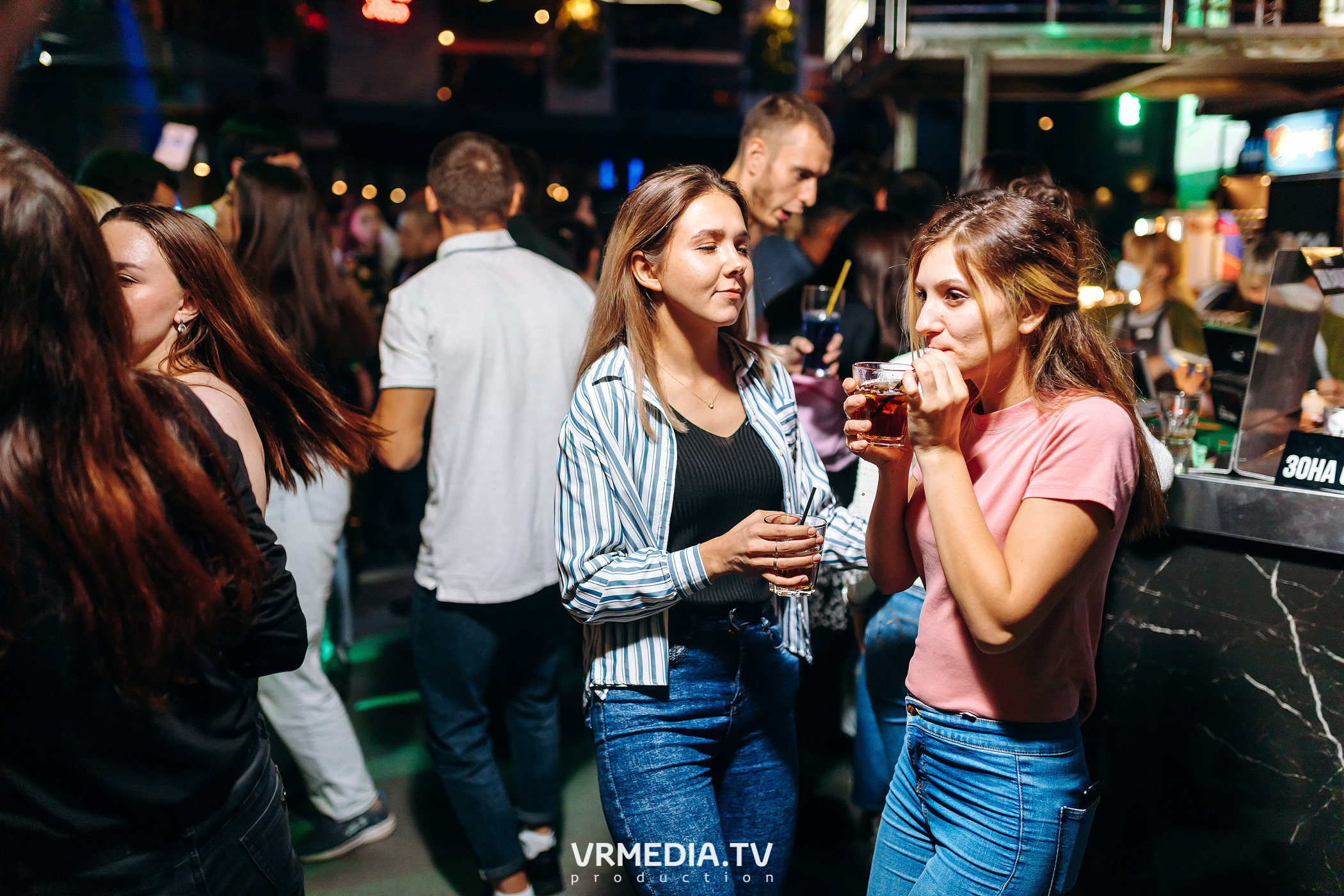 Выходные в баре «DOSKI»