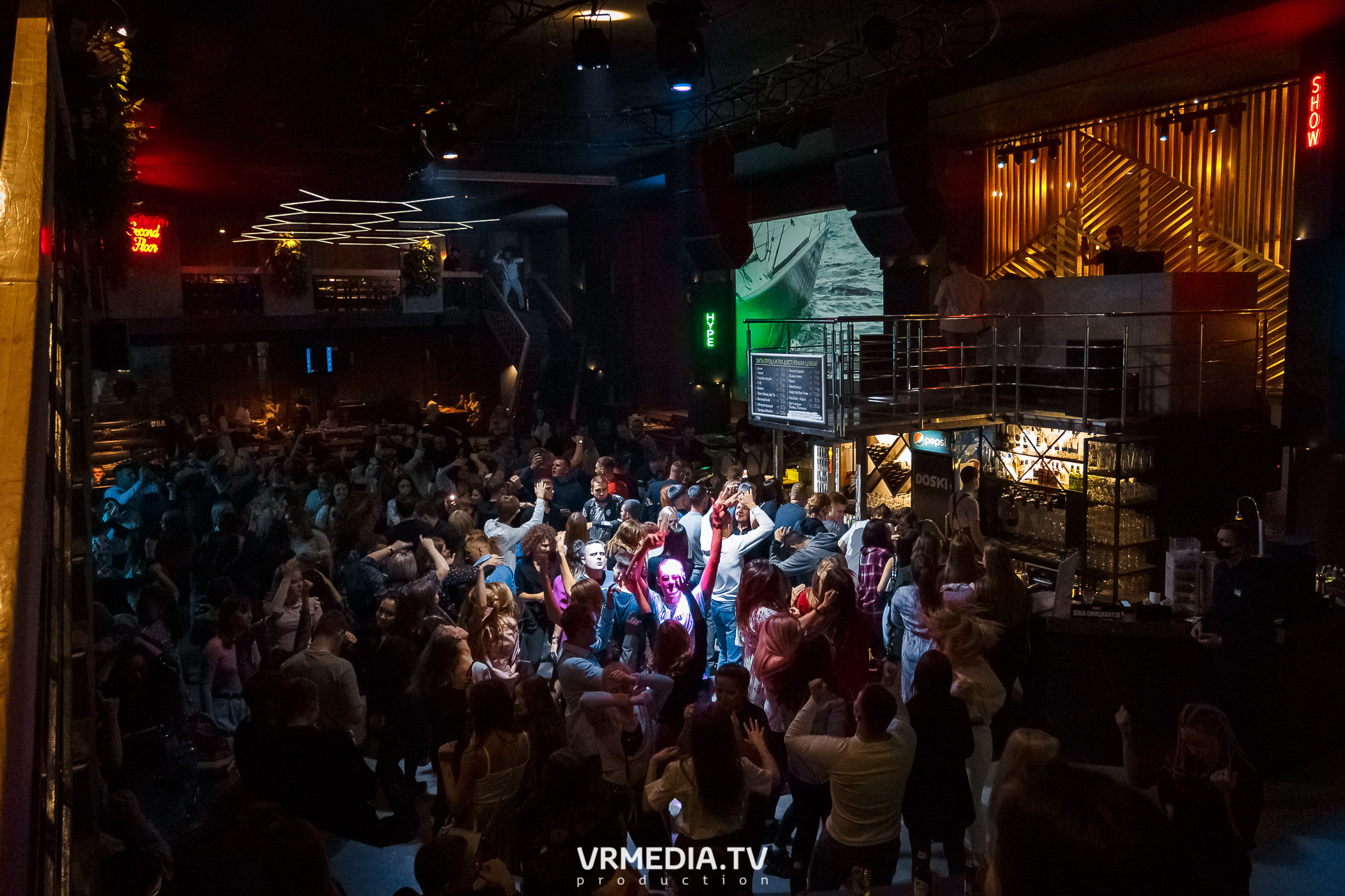 Выходные в баре «DOSKI»