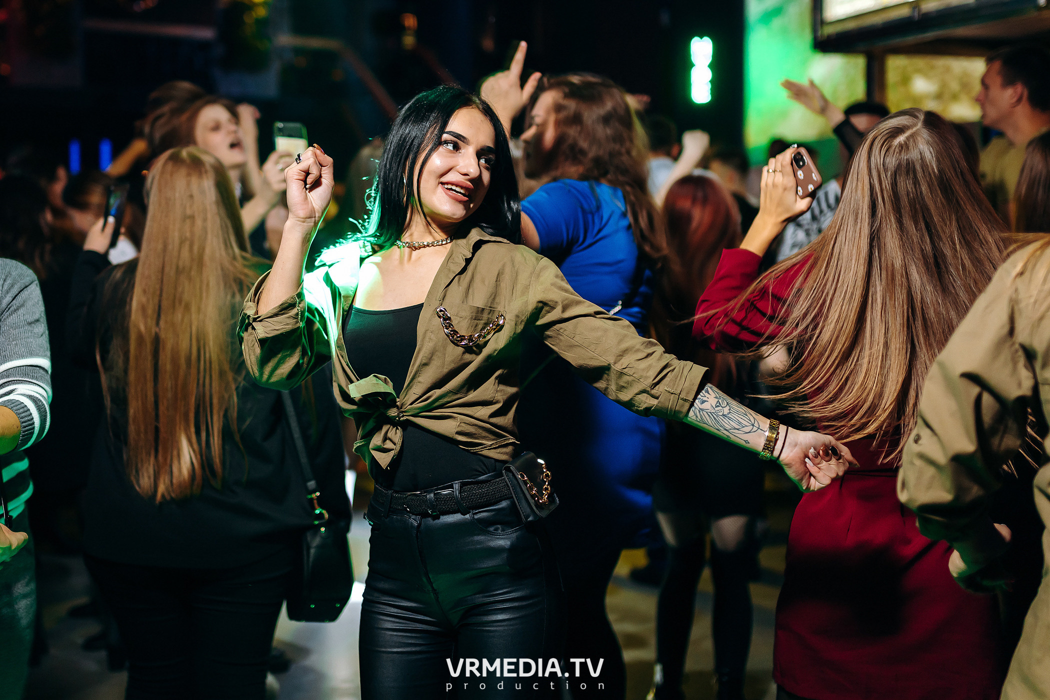 Выходные в баре «DOSKI»